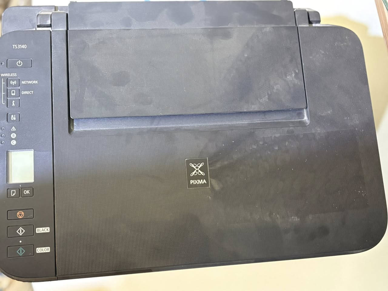 🎨🖨️ للبيع طابعة Canon PIXMA TS3140 — طابعة ملونة ممتازة 🟦🟩🟧
طابعة عملية جداً ونظيفة وشغّالة تمام كما واضح في الصور.

🔹 المواصفات بالتفصيل:
🟧 طابعة ملونة (Color Printer)
🖨️ 3 في 1: طباعة – تصوير – سكانر
📶 تعمل بـ WiFi
📱 تدعم الطباعة من الموبايل مباشرة
📄 درج ورق خلفي + مخرج أمامي
🔍 سكانر واضح ودقيق للصور والمستندات
📟 شاشة صغيرة للتحكم والإعدادات
💡 استهلاك حبر اقتصادي
⚡ سرعة مناسبة للاستخدام اليومي
📦 حجم خفيف وسهل النقل

🔸 الحالة:
✔️ بحالة ممتازة
✔️ محتاجة حبر فقط
للاستفسار ***********
