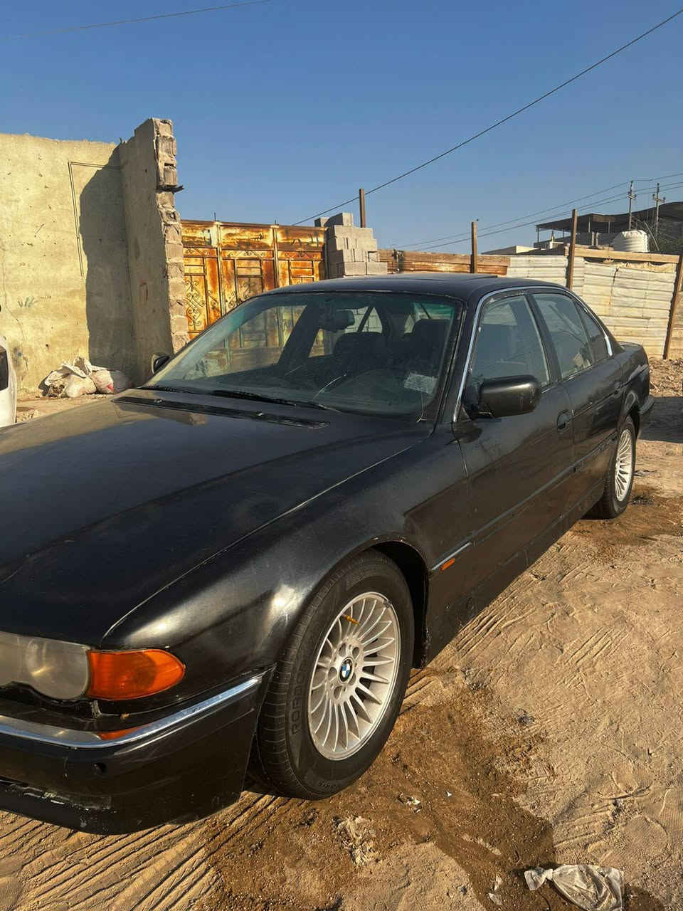 السلام عليكم
خفاش البيع موديل 1997 محرك 28 تك فانوس بي تنقيص دهن  تخم تاير توني شاده حداده نص عمر كير شرط سياره حلوه عوزها ترتيب قليل رقم بصره سنويتها ال 27 تحويل ثاني يوم السعر المطلوب 38 وبيها مجال بسيط مكان السياره البصره الزبير رقم الهاتف ***********
