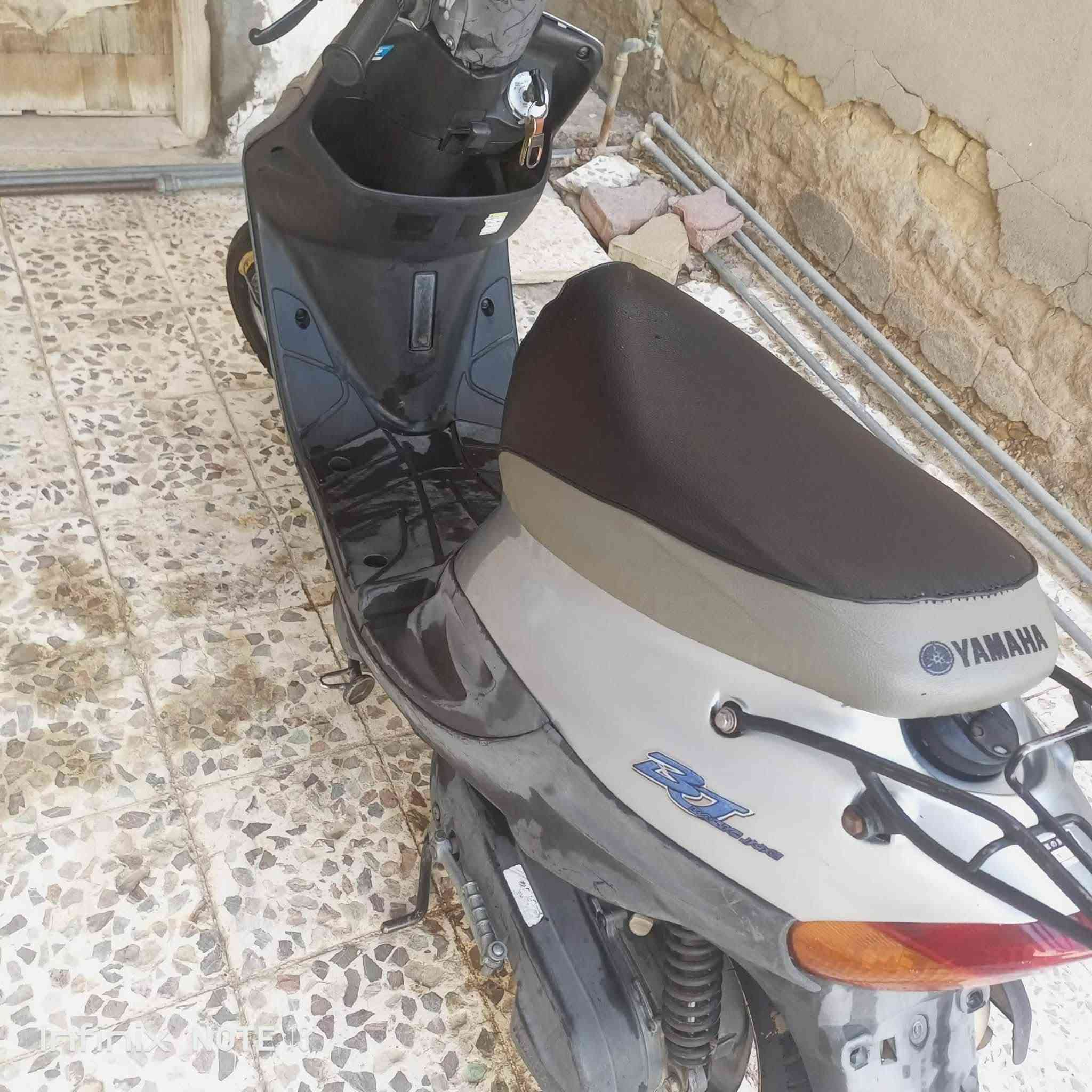 دراجه نضيفه صارله 3أشهر  طالع من الحاويه كلشي مامفتوح بيها بعدها على وضعها ماعدا الكفر الكدام مبدل من اجت بلحاويه دراجه حلوه وافحص وين ماتريد بس لأن صار عندي ظرف فطريت ابيعه الله شاهد 
السعر خاص***********
