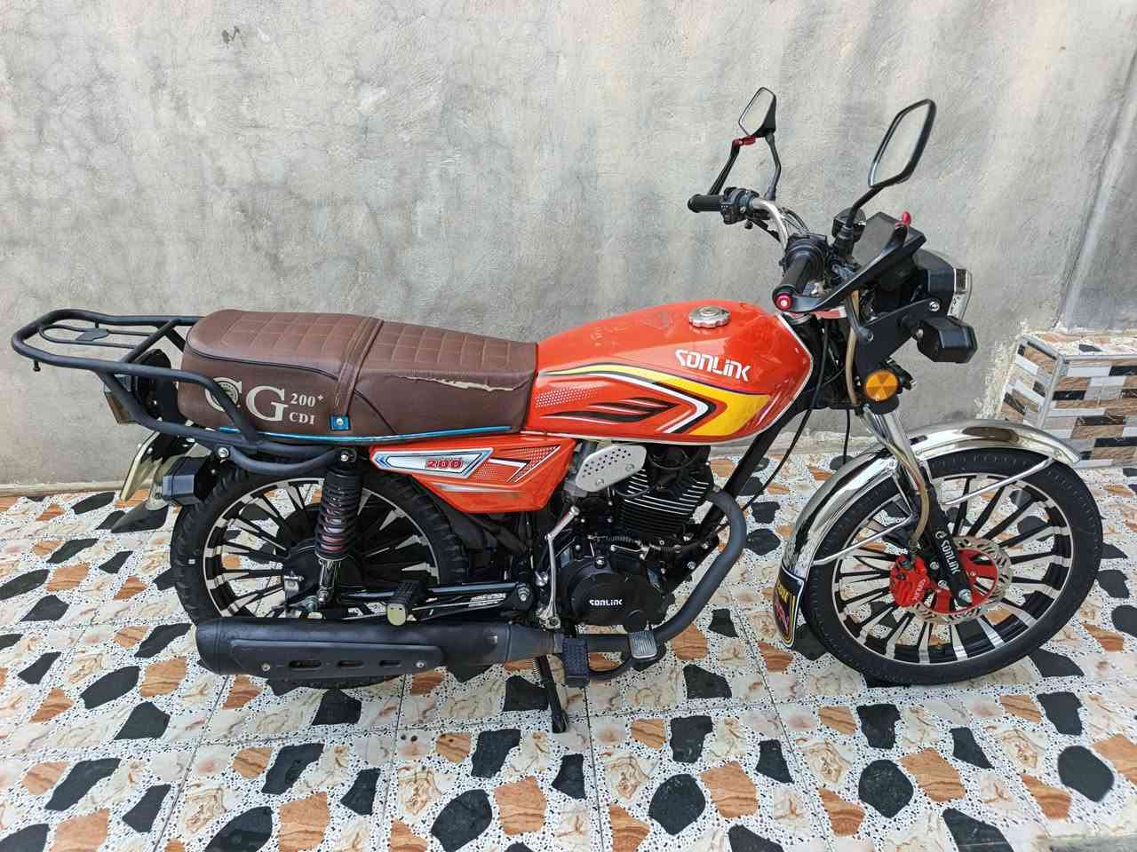 دراجه نضيفه أخت الجديده ورقه منفيس محرك 200 سيسي كفاله عامه السعر 900 وبي مجال قليل مكاني الرمادي التأميم رقمي ***********
