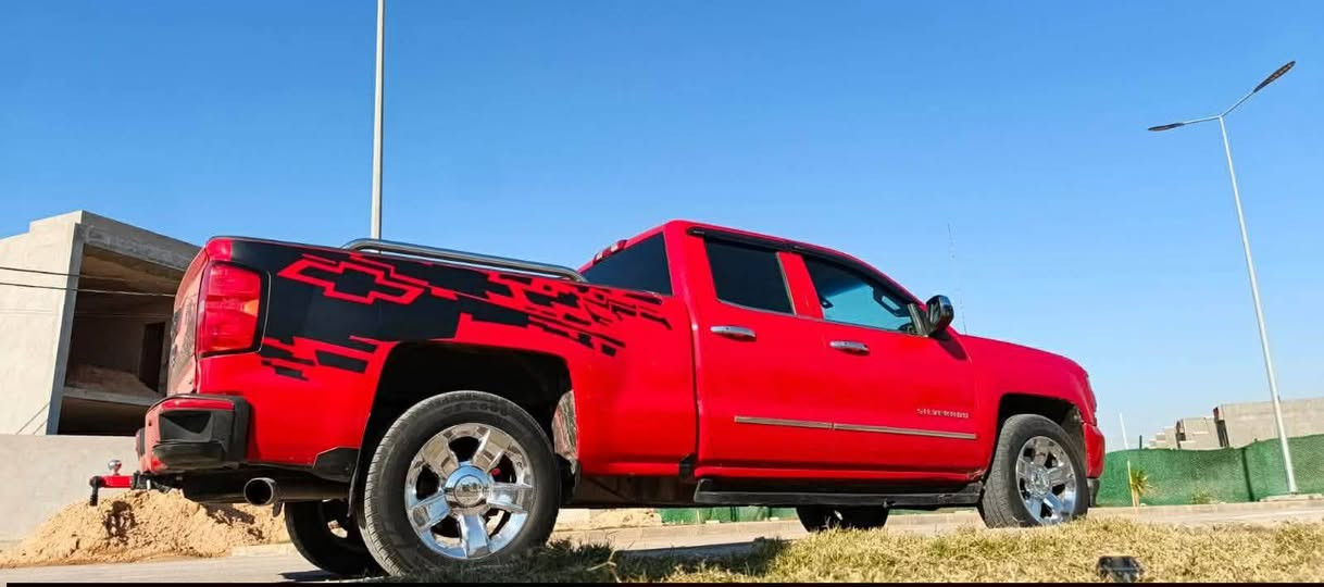 السلام عليكم
نوع السيارة: شوفرليت سلفرادو لون احمر 2017

بدي طويل باب قصير

الضرر:جاملغ امامي فقط 

بدون دواخل رقم اربيل جديد

_____

المواصفات 

كير 6 نمر طيارة

حجم محرك 5300. ثمانيه سلندر 

لدى امامي نهاري 

شاشه كبيره تحكم كامل بالسيارة

كشنات مخمل بيجي 

3 وضعيات قيادة 

كامرة حساس خلفي 

عداد المسافه 260 الف 

ويل كب حجم 22

تحكم مري 

تحكم ستيرن 

دفع رباعي 

وباقي المواصفات معروفه

بيع او مرواس +964 783 680 5609

السعر 165 وبيها مجال
