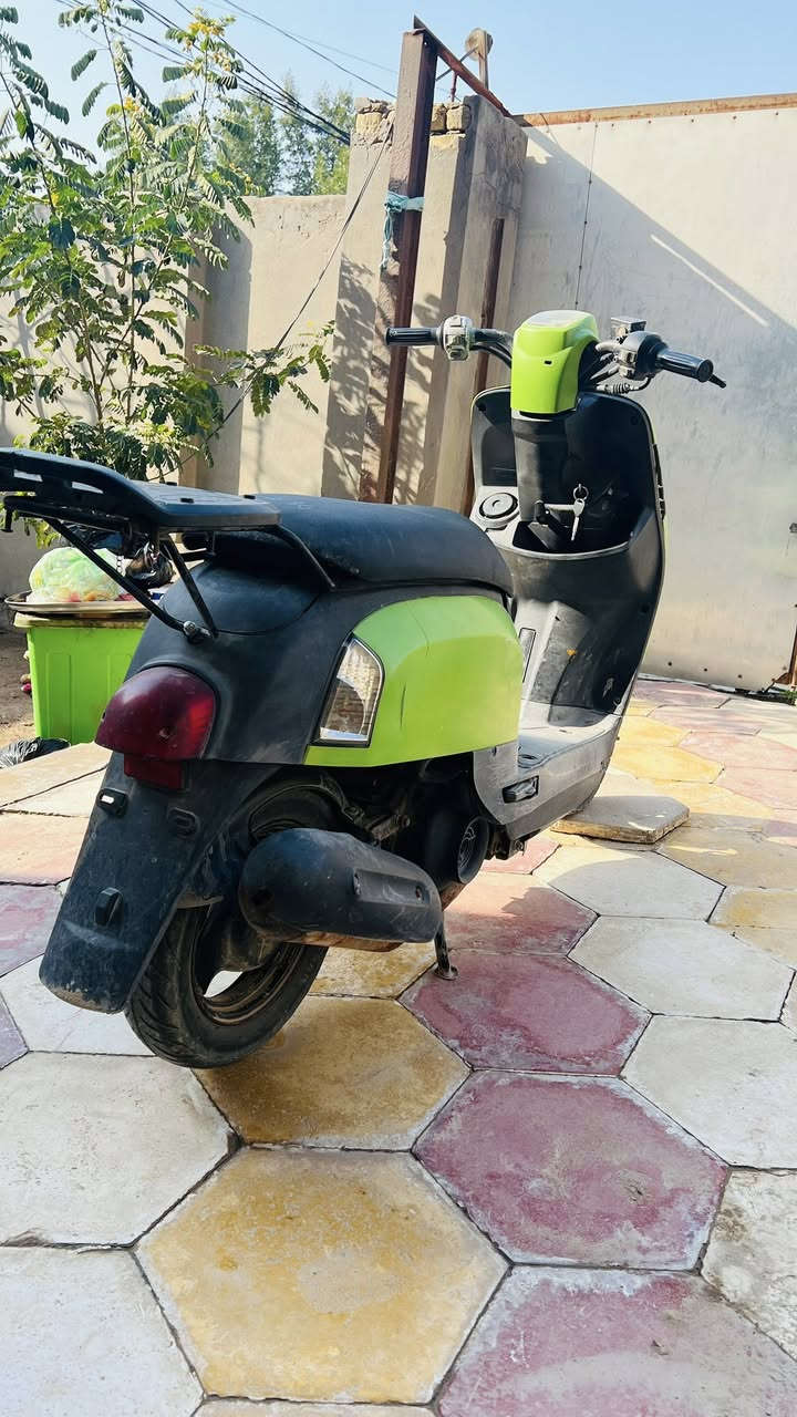 سلام عليكم ماكس بوليس دراجه بلاد سعر ٩٠٠ وبيها مجال مكان دوانيه مركز  للتواصل ***********
