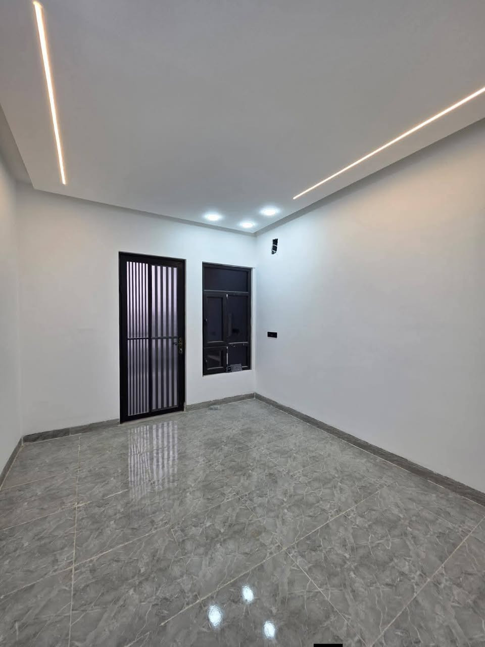 #للبيع 🚨⛔️
دار للبيع 🏡  🤩
#المساحة   100  Ⓜ️ و #الواجهة 5 Ⓜ️
📍حي السماح( الأركان)
#الطابق_الاول  كراج و حمام خارجي ومطبخ واستقبال وهول وغرفت نوم وصحيات💯
#الطابق_الثاني غرف نوم2 وهول وحمامات 
سند طابو الزهور 📃 #زيرو( تسليم مفتاح )
——————————————————————
📌#عمار_الهزاع_للعقارات_والبناء
📍موصل /حي السماح/ قرب جامع طه
🙋 للاستفسار زيارتنا أو الاتصال
☎️ على الارقام التالية :
***********
***********
💬 للتواصل على واتساب:
https://wa.me/9647731012644
____________________________________
#tags
#عقارات #استثمار #real_estates #الموصل #منازل #شقق #العراق #العراق_الموصل #اكسبلور #explorer #منازل_للبيع #شقق_للبيع #بناء #instagram #بناء_منازل #mosul #office #houses #building #like #comment #عمار_الهزاع_للعقارات
