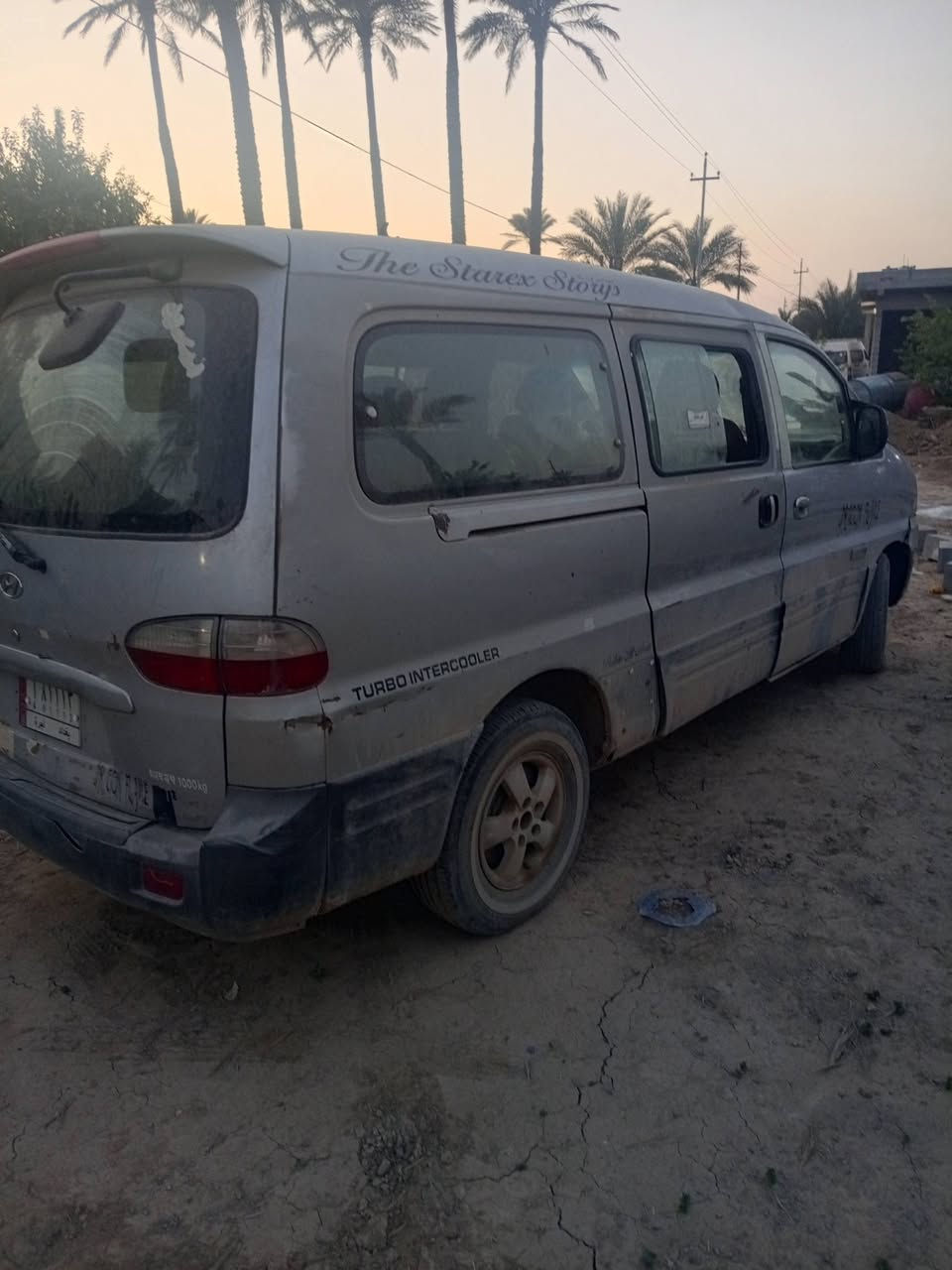 السلام عليكم ستاركس 2007 للبيع مسكر جير عادي بها ضربه بالباب مال السائق معمره محتاجهن وزلات ورقمي ***********
