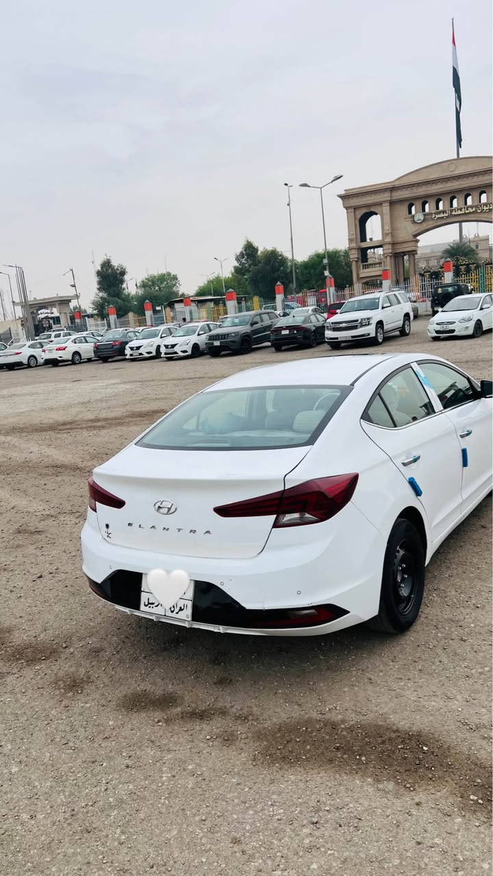 السلام عليكم النترا موديل 2020 فول مواصفات محرك 2000 كلشي بيها جديد طخم تاير تبريد قطعتين تنتنه 
حادها بجم خفيف ول جنطة خفيف أي قطعه ماامبدله بل سيارة عنواني بصرة *********** Singapore
