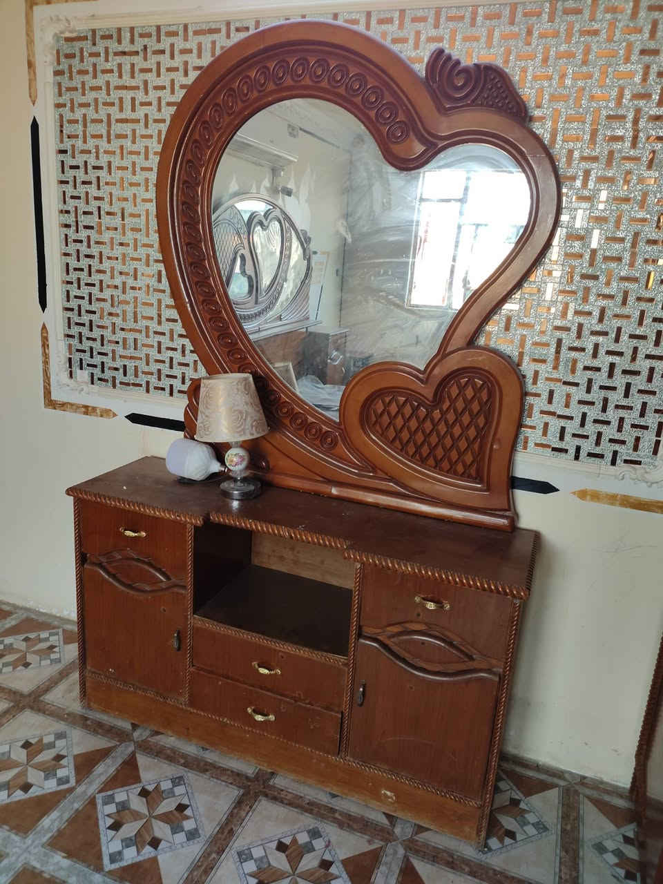 غرفه صاج تكمه للبيع ما بيه ضرر بس التخته بيه كسر غرفه نضيفه مكانه الحسينيه سعر ٧٥٠وبيه مجال لتواصل هاذه رقمي ***********
