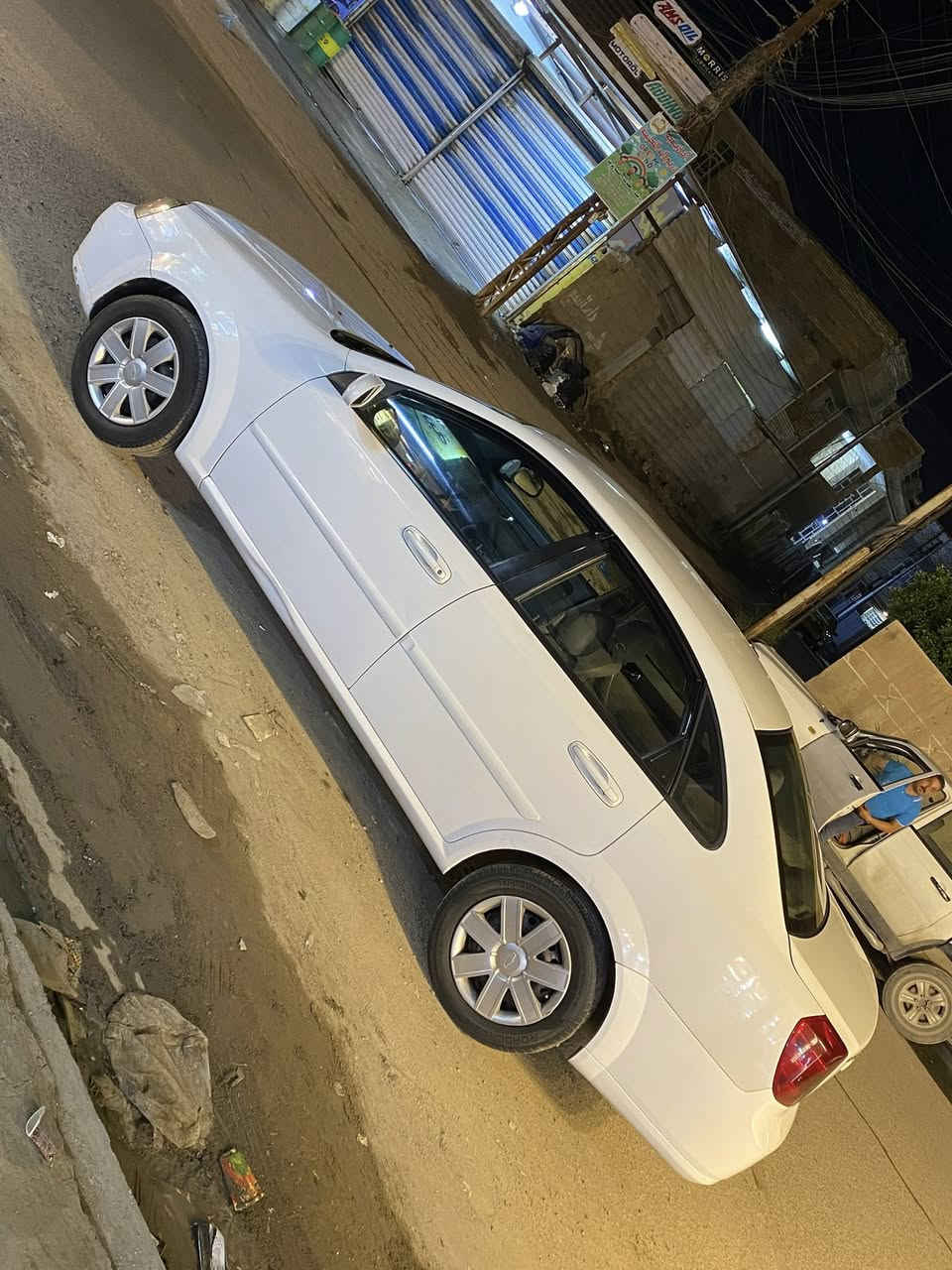 السلام عليكم  عدنا اوبترا 2014  آخر إصدار شركة شيفروليت  رقم بغداد دولي رقم وسنوية وهزة جديدة 
ما بيهة ضربة ولا صبغ 
محرك مكفول لا تنقيص ولا تبخير 
كير اوتوماتيك مكفول
صدر امامي خلفي جديد تخم تاير جواها جديد
مدوشمة ارضية وكشنات  جلد  غرفتها كلش جديدة 
تحكم ستيرن 
تبريد ثلج ❄️
سيارة جاهزة ع آخر حباية الف متذب عليهة 
السعر 92 وبيهة مجال ‭0777 963 2061‬
