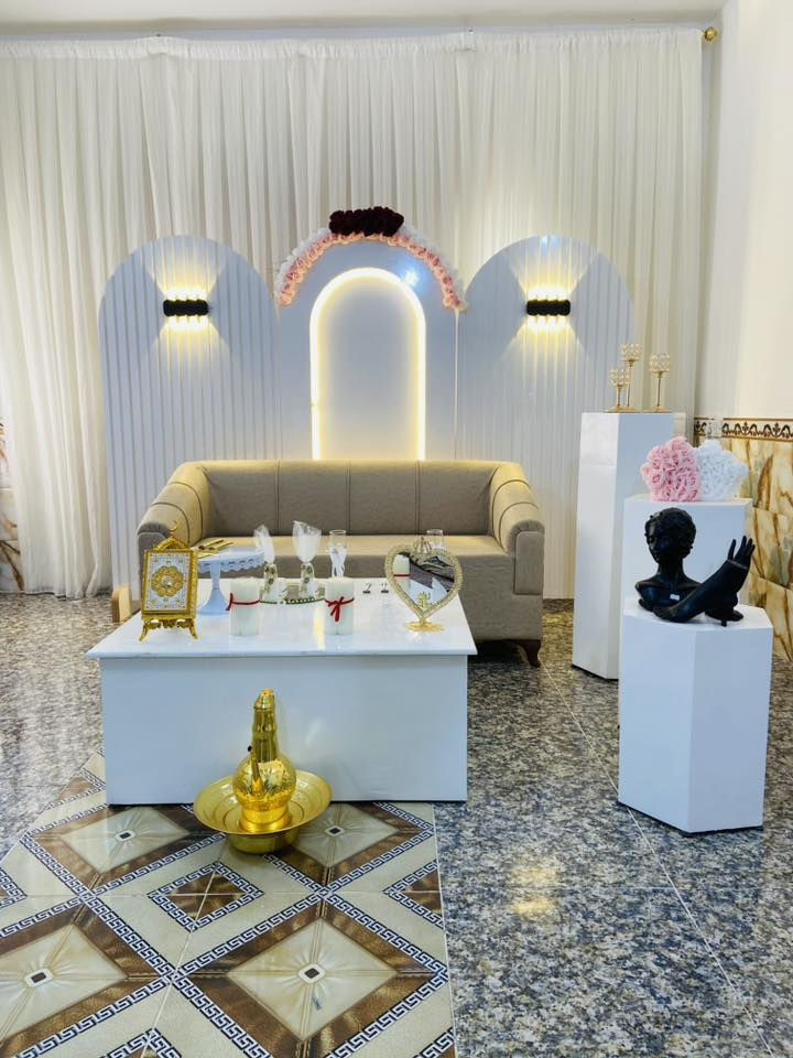 كوشات انديف للبيع العدد 3
ميسان حي الحسين الجيد (مطالعات ولا مره )

عدد القطع الكوشه الوحده 4
عدد الطبالات الكول 9
عدد قطع للكوشات التلاثه يطلعن 21
معه المسرح 
معه الزينه كامله على طبلت 
***********
