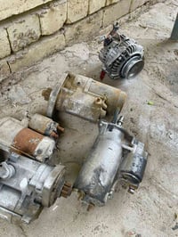 للبيع سلفات العدد ٤ مع داينمو كيا العنوان بغداد ٠٧٧١٣٥٢٨١٧٣