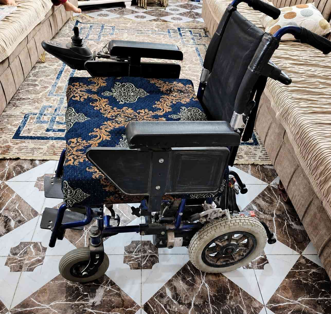 السلام عليكم
كرسي كهربائي للبيع صناعه تركي مستعمل نضيف حيل مع شاحنه نقصه بس بطاريات رايده ٣٥٠ الف وهاذا رقمي ***********
