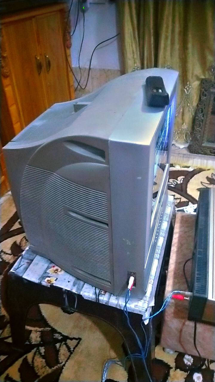 البيع تلفزيون سام سونك الموئسه وفديو نشلل 7000لوك نضافتهن 95٪ بلاديات علا وضع الشركه نضيفات جدن جدن الاتصال علا الرقم ***********والله والي التوفيق
