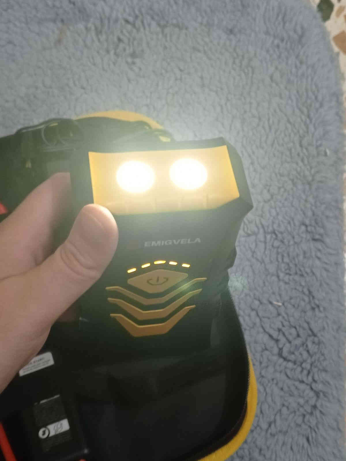 هذا المنتج هو شاحن بطارية طوارئ للسيارات متعدد الوظائف، من طراز GFP-31 من EMOVELA.
يستخدم لتشغيل بطارية السيارة في حالات الطوارئ.
يعمل كباور بانك لشحن الهواتف المحمولة والأجهزة اللوحية وأجهزة اللابتوب.
يأتي مع مجموعة متنوعة من الملحقات، بما في ذلك كابلات توصيل البطارية (الجمبر) ورؤوس شحن متعددة.
يتضمن أيضًا شاحن جداري وشاحن سيارة وحقيبة تخزين قوية 
ال سعر 60وبي مجال 
يوجد توصيل 
***********.فهد 
***********.حمدون 
العنوان صلاح الدين قضاء العلم مجاور  دائرة الأحوال المدنيه
