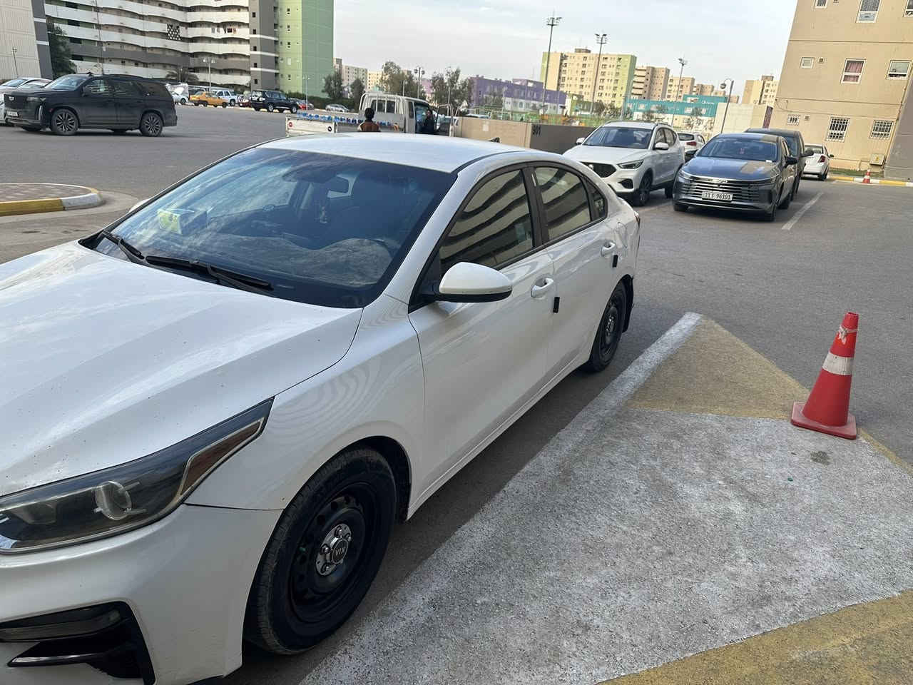 سلام عليكم كيا فورتي للبيع وارد امريكي حادث نفس مموضح بصوره معوقين سياره بعد 9 اشهر تخلص صير حره رايدهه130 
***********
