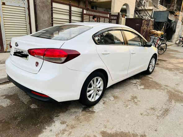 السلام عليكم
للبيع سيراتو 2017 

رقم سليمانيه رقم جديد بأسمي شرط التحويل 
 
السياره مكفوله من الصبغ والتبديل والبارد بس بيها رصعتين بالباب الخلفي جهت اليمين 

كير ومكينه وصدر كله بشرط 

السعر : 130 وبيها مجال 

رقم التلفون : ***********

مكان السياره :  البياع حي الري
