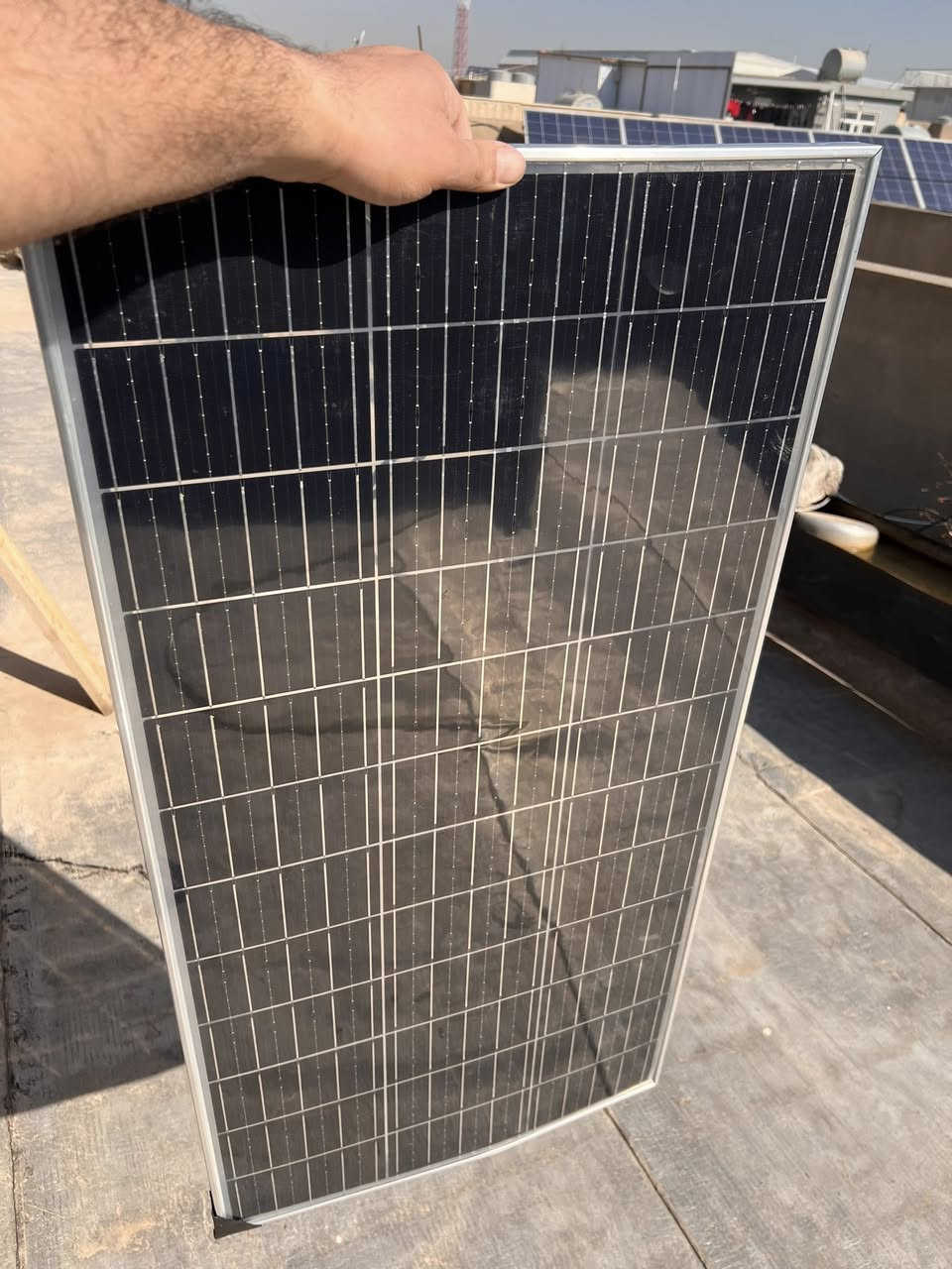 الواح طاقة شمسية ١٠٠ واط حقيقي وجهين طول متر عرض ٤٠ سعره ٥٠ الف ***********
