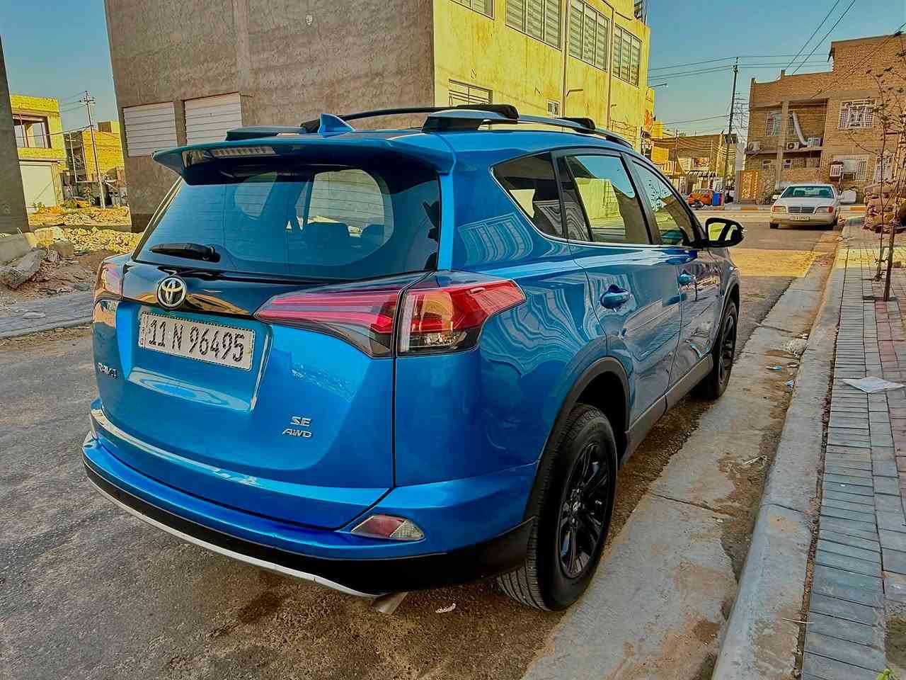 تويوتا RAV 4  راف فور موديل 2018
فئة SE فول مواصفات للاخير 1/1  
رقم بغداد تحويل مباشر 
 حجم المحرك : 4 سلندر 2500 فور ويل 
عداد المسافه : 70 الف km
السعر / 167 ورقة وبيها مجال 
الضرر / جاملغ امامي وشويه من البنيد بدون دواخل بدون ارباك صور الحادث والسونار بالمنشور 
المواصفات :
فتحة سقف 
بصمه تشغيل وابواب 
الجنطة كهرباء
رادار مانع تصادم
تحديد مسار وقيادة ذاتية 
لايت زينون - كشاف زنون - بك لايت LED
4 كاميرات 360
تدفئة المقاعد الامامية 
مقعد السائق كهربائي
مقاعد جلد 
8 وسادة هوائية
تبريد لمس منفصل مناخين
حساسات امامية وخلفية
شاشة جبيرة 
سستم صوت JBL ودمام خلفي 
مراقبة النقطة العمياء
مثبت السرعة التكيفي
كاربون فايبر اصلي من الشركة
3 وضعيات قيادة 
📍كربلاء شريط البلديات مقابل الوفاء
للاستفسار / *********** امير الموسوي
