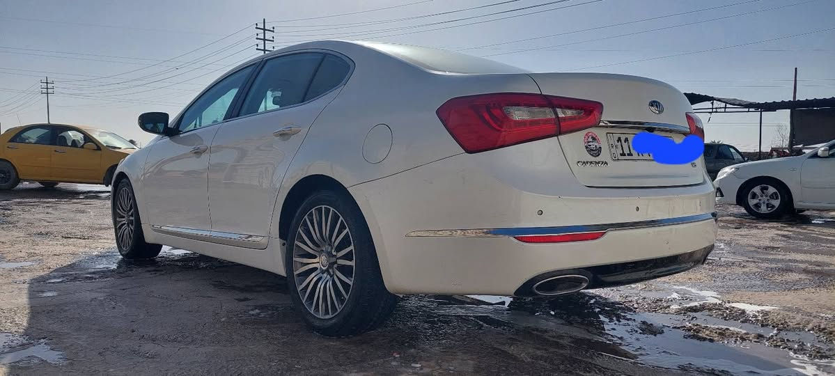 كيا كادينزا ٢٠١٤   / ٦ سلندر 
السعر ١١٥ ورقة
بيه ٤ قطع صبغ 
للستفساره
 ***********
***********
