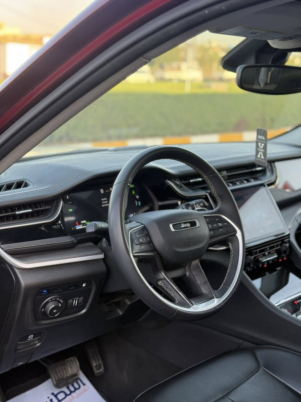 • النوع: Jeep Grand Cherokee 4xe
(هايبرد – كهرباء + بنزين)
 • موديل:2023
• الدفع: رباعي (4x4)
 • اللون: خمري ميتاليك (فاخر)
 • المقاعد: 5 راكب
 • ترخيص: عراقي (أرقام بغداد)
 • حالة السيارة: نظيفة جدًا، شبه وكالة ✨

📌 مميزات إضافية:
 • شاشة لمس كبيرة مع أنظمة أندرويد أوتو + أبل كاربلاي
 • شاشة عدادات رقمية (Digital Cluster)
 • أنظمة أمان متطورة (رادار، مانع تصادم، مثبت سرعة متكيف)
 • فتحة سقف بانوراما
 • إضاءة LED أمامية وخلفية
 • توفير بالوقود مع قوة المحرك الهجينة
• ملاحضة : السيارة وارد امريكي ليبل واحد بدون ايرباك ضربتها بسيطة  ‼️

💰 السعر: [337$] وقابل للتفاوض
📞 للاتصال والاستفسار: [***********] 
• العنوان بغداد
