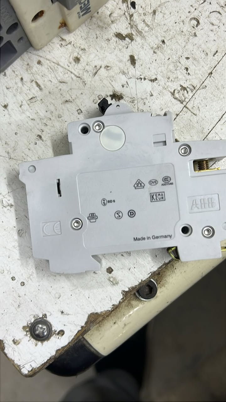 اللهم صلي ع محمد وال محمد😍🪬
 
توفر جميع انواع الشركات لجوزات الكهربائيه✨✅⚠️
________________________
 شنايدر♻️
دلكسي♻️
CNC ♻️
سيام ♻️
شنت♻️
LS♻️
LG♻️
________________________
 بجميع انواع الامبيرات من6A
الى125A 🥶🥶
________________________
 بجميع انواعه الثنائي والثلاثي والرباعي والمفرده 😎🫣
______________________
بـ اسعار تنافسيه جدا 🥶🥶

يحتوي باكيت المفرده ع12 قطعه 

سعر الباكيت ب13الف فقط💣
—————————————-
مع كارت ضمان استبدال او 
الاسترجاع⚠️🤞🏻
—————————————
يتوفر توصيل جميع محافضات العراق🚛🚛📞
_______________________ 
واتساب ***********📞
