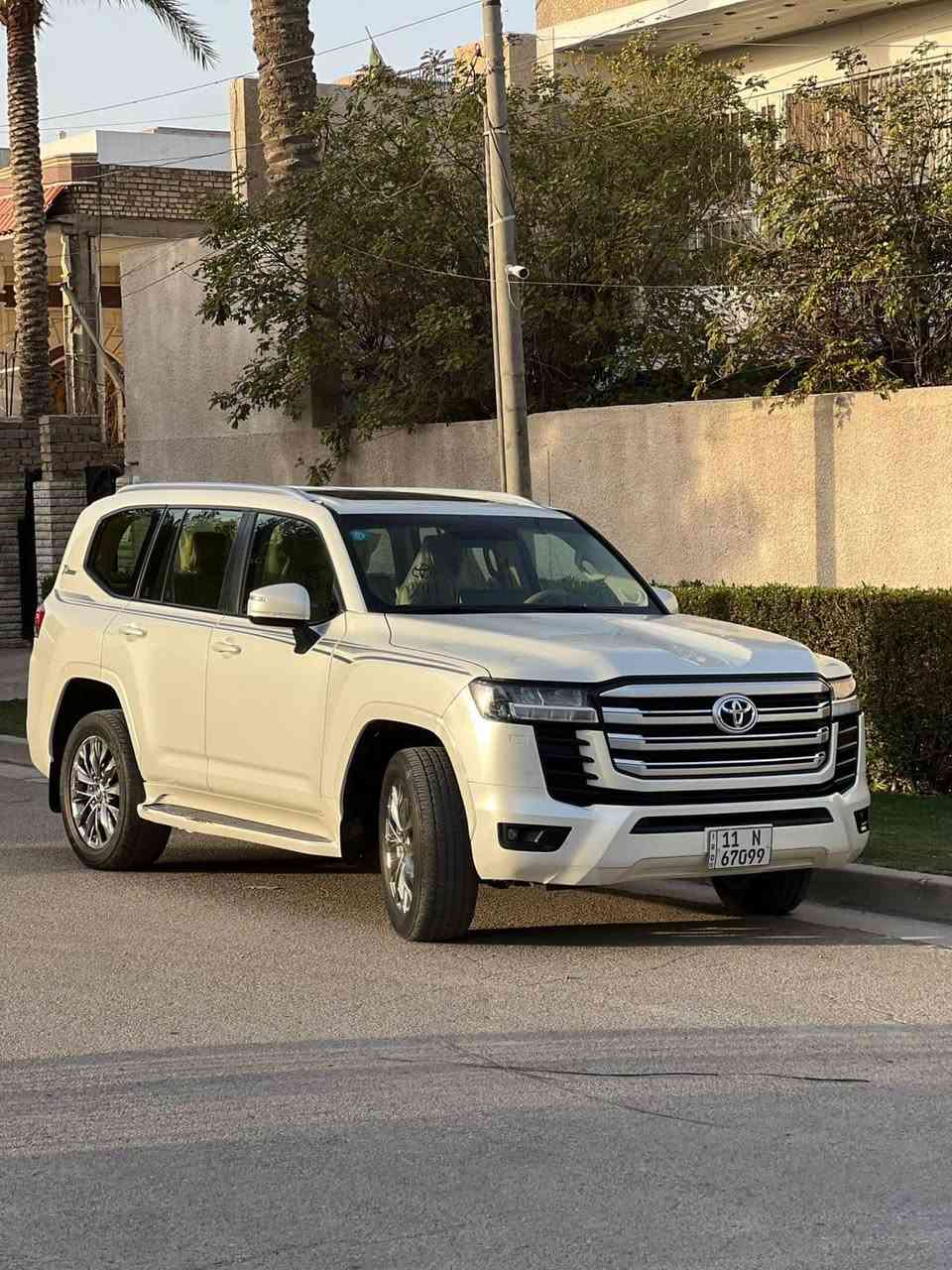 السلام عليكم 🫡 
من رخصة الأدمن المحترم …
للبيع سيارة لاندگروز GXR 
2022 أصل كفالة عامة
فول مواصفات 1/1
معروفه مواصفات الGXR تون تيربو
مكينة وگير تحكمات ستيرن
جهتين مثبت سرعة كشنات جلد حار ☀️
بارد ❄️ كشنات كهرباء تشغيل عن بعد
فور ويل + تو ويل فتحة 7 راكب
رقم السيارة بغداد بأسمي تحويل
في اليوم الثاني 
موقع السيارة بغداد
للتواصل : ***********
السعر :597 $ وبيها مجال .
