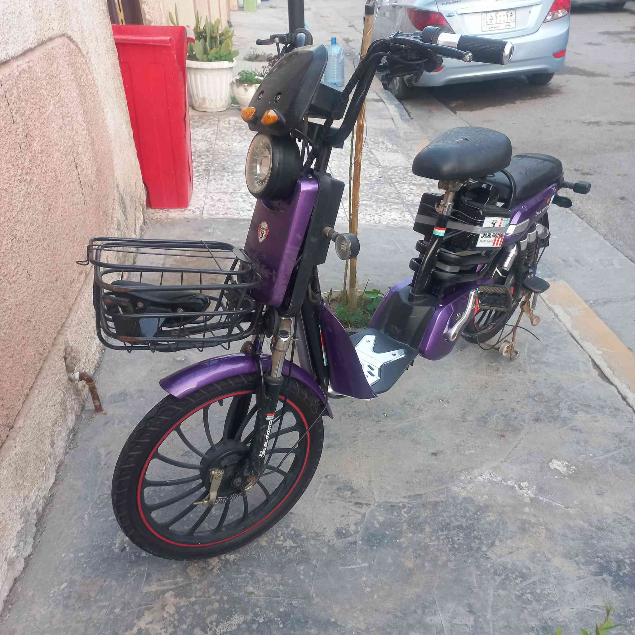 سلام عليكم دراجه شحن شغاله تمشي بطاريات جدد نضيفه للبيع المكان بغداد الغزاليه ***********
