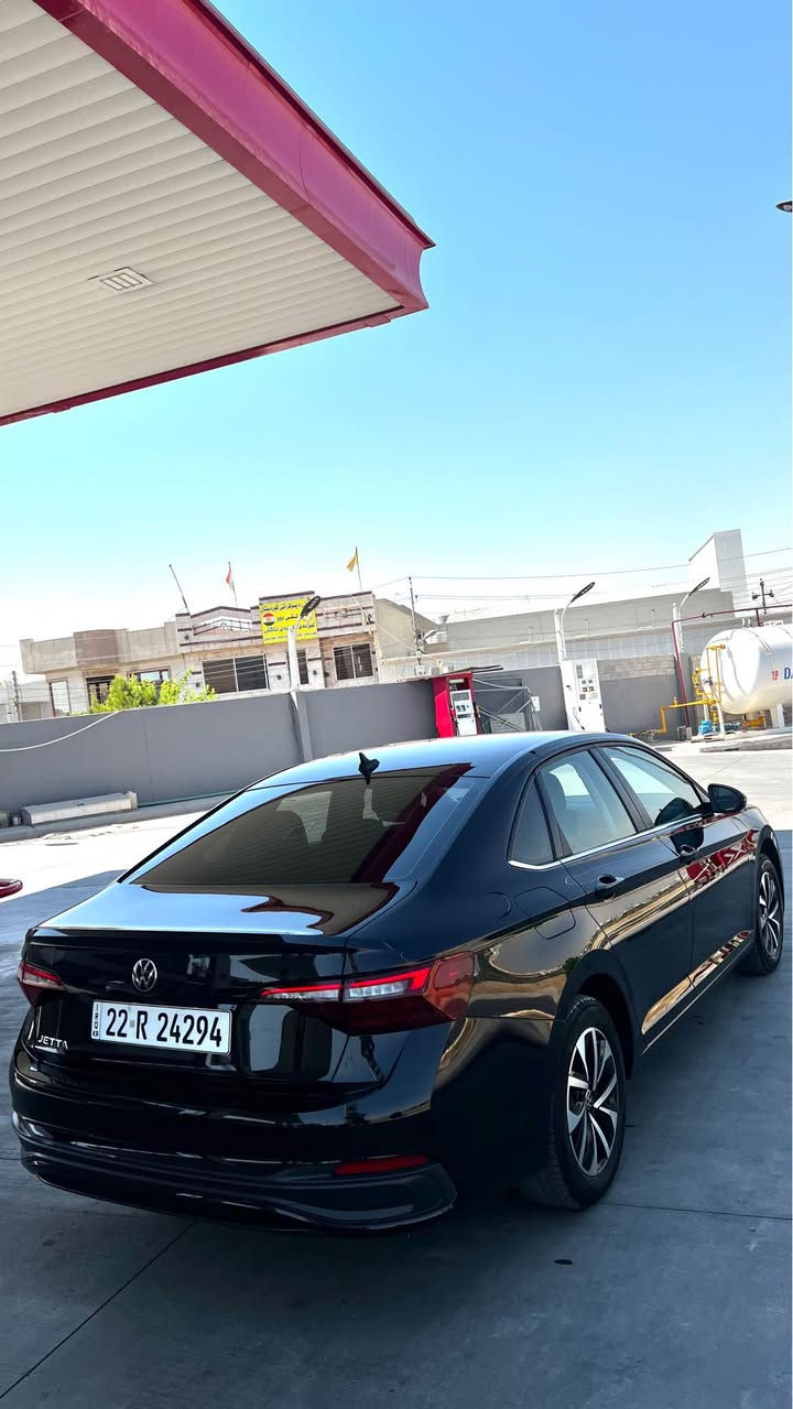VW JETTA مۆدیل 2023مواسەفات S
رەنگـی رەش ، زۆر پاک و خاوینە ، بی شوخت و بێ قۆپ ، تەنها بۆنیت سبوغە ، بی ژۆری بێ ئیرباگ ، رادیتە بیلادی، لایت بلادی، حیسابی کلینی لۆ بکە ، زۆر پاک و خاوینە ، 5٦هەزار رۆیە ، نرخی زۆر گونجاوە ژمارە تەلەفۆن 
*********** أربيل, العراق
