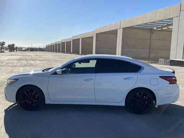 سلام عليكم للبيع نيسان التيما. موديل 2018 سياره بيها 5 قطع صبغ ثلاث امريكي اثنين خليجي سياره بدون ايرباك ولا واحد مو طاك كله بشرط كير مكينه بشرط رقم سنويه جديد سياره جاهزا بدون مصرف مواصفات SV تشغيل عن بعد بصمه ابواب شاشه رادار سياره نضيفه جاهزا بدون دواخل. حجر كزوز بشرط. سعر سياره 125 مجال بيها رقم تلفون ***********
