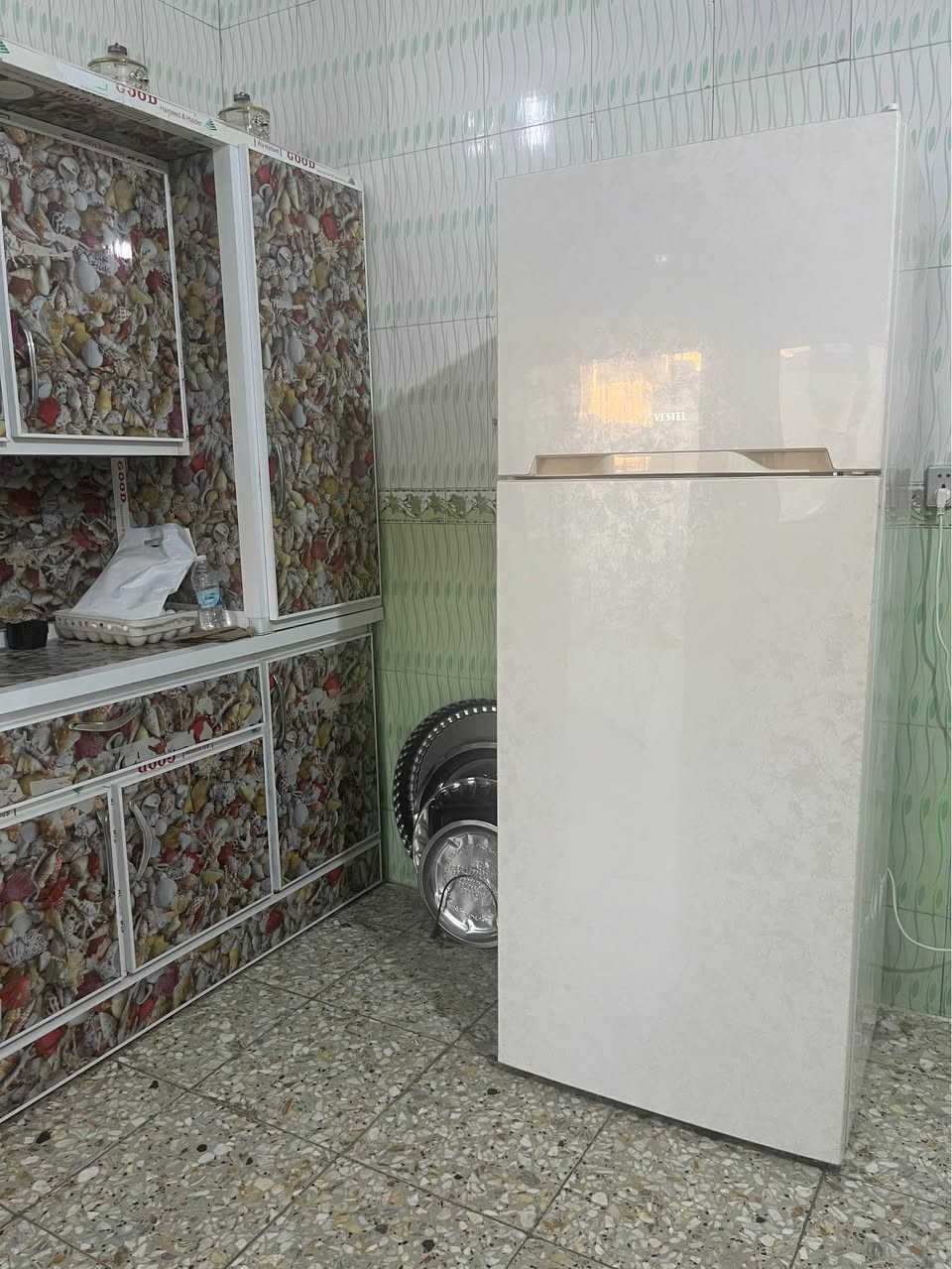 ثلاجه فستل حجم كبير شغاله وعلى الفحص سعرها 200 وبيه مجال المكان نهايه الشعله منطقه الدهله *********** بغداد, العراق
