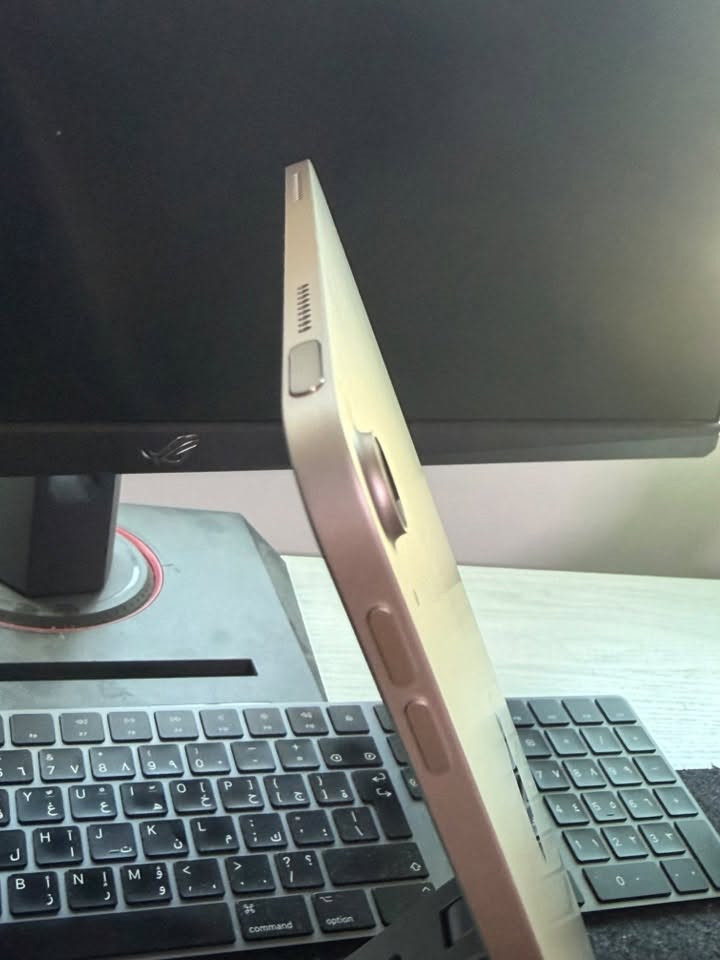 السلام عليكم ورحمة الله وبركاته 

ايباد اير 6 (iPad Air 6 M2) 
 11 انش
مساحة 512 جيجا
انشحن 12 مرة فقط  بطارية 100٪
مش مصلح ولا مغيرله اشي (وكالة حرفيًا)

الجهاز باعتبار جديد حرفيًا، تم استخدامه كم مرة فقط بعد التفعيل وظل غير مستخدم من وقتها.
ممكن نفحص الجهاز بكل تأكيد عند أي محل بناسب المشتري.

للبيع بسعر: ٣٥٩ دينار
للتواصل: 0799892246


**إذا كنت صاحب هذا الإعلان وتريد حذفه لأي سبب، رجاءا أرسل رسالة إلى الدعم الفني**