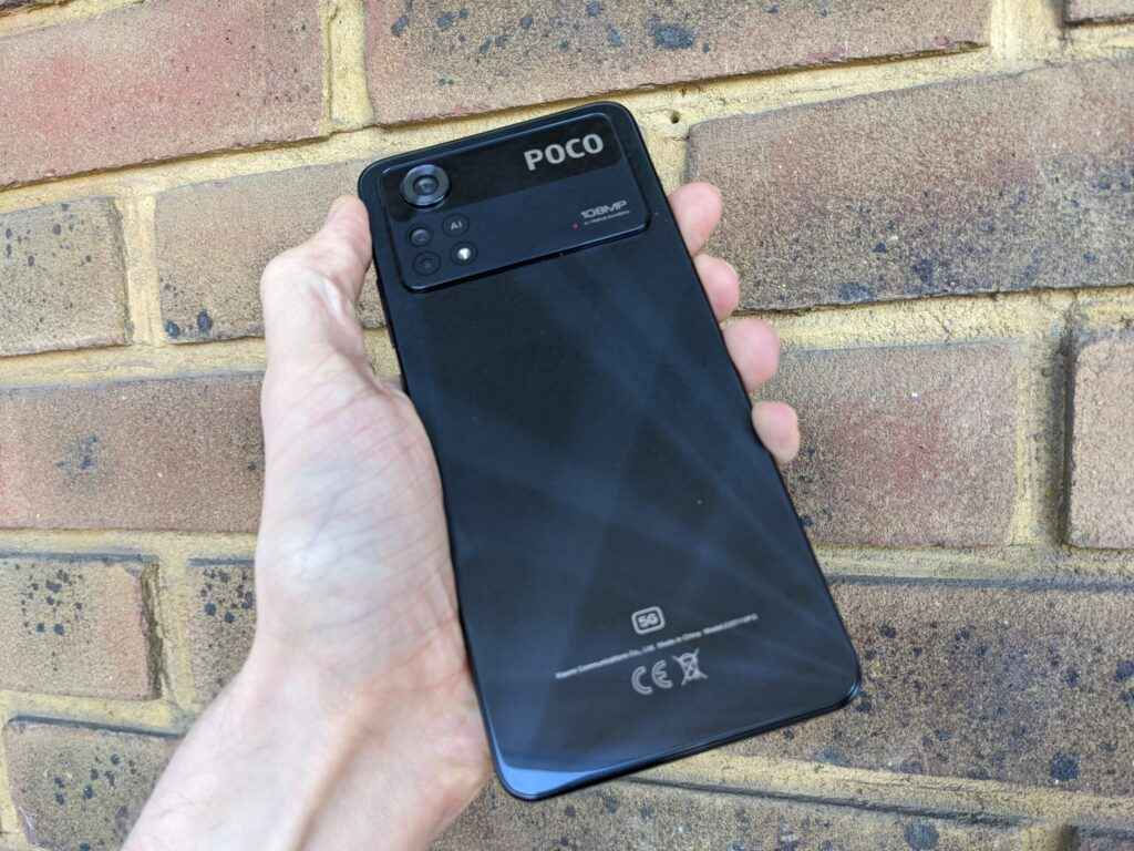 موبایل Xiaomi Poco X4 Pro 5G هو هاتف ذكي يتميز بشاشة AMOLED مقاس 6.67 بوصة بتردد 120 هرتز، معالج Snapdragon 695 5G القوي، كاميرا رئيسية بدقة 108 ميجابكسل، وبطارية 5000 مللي أمبير تدعم الشحن السريع بقدرة 67 وات، مما يجعله خياراً قوياً في فئته. 

المواصفات التفصيلية لهاتف Poco X4 Pro 5G:

الشاشة: 6.67 بوصة AMOLED، دقة 1080x2400 بكسل، تردد 120 هرتز، زجاج Corning Gorilla Glass 5.

المعالج: Qualcomm Snapdragon 695 5G ثماني النواة.

ذاكرة الوصول العشوائي (RAM): 6 أو 8 جيجابايت (LPDDR4X).

مساحة التخزين: 128 جيجابايت (UFS 2.2).

الكاميرا الخلفية: ثلاثية: رئيسية 108 ميجابكسل، عريضة 8 ميجابكسل، ماكرو 2 ميجابكسل.
الكاميرا الأمامية: 16 ميجابكسل.

البطارية: 5000 مللي أمبير، تدعم الشحن السريع بقوة 67 وات.
نظام التشغيل: Android 11 مع واجهة MIUI 13.

الاتصال: دعم شبكات 5G، بلوتوث، واي فاي، منفذ USB Type-C.

مميزات إضافية: مقاومة الغبار ورذاذ الماء (معيار IP53)، مكبرات صوت ستيريو مزدوجة، ماسح بصمة إصبع، منفذ سماعات 3.5 م

-----
مكان ( كركوك ) كركوك, العراق


**إذا كنت صاحب هذا الإعلان وتريد حذفه لأي سبب، رجاءا أرسل رسالة إلى الدعم الفني**