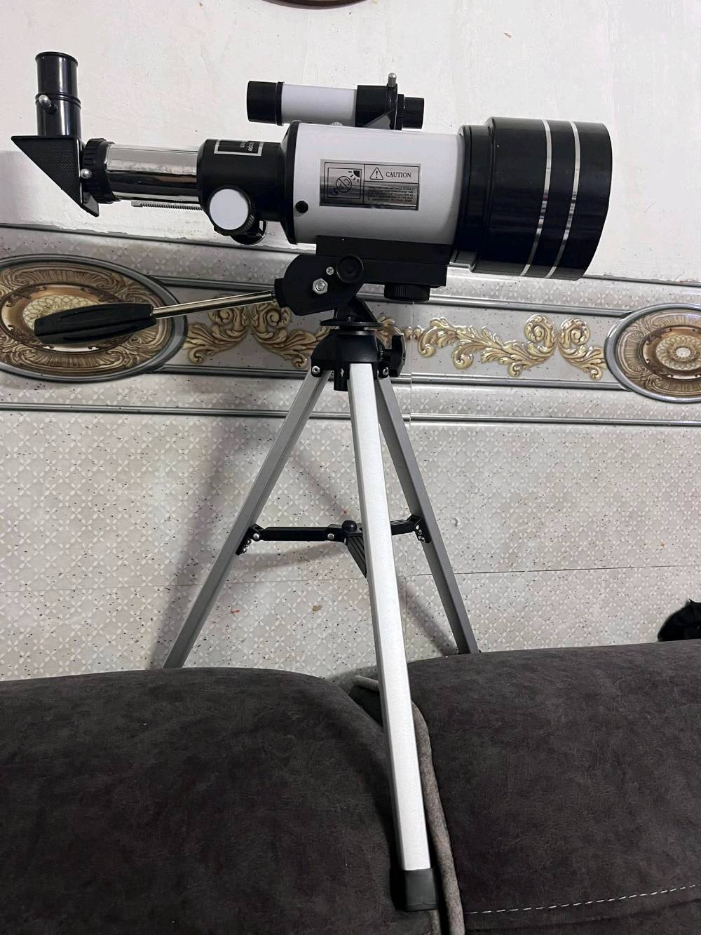 تلسكوب جديد ممستخدم كامل مع ملحقاتة طلعلي بالامزون.. العنوان البصرة حي الخليج الثانيه قرب فلوره سنتر