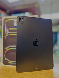 ايباد ١١ برو • معالج M4 • ٢٥٦