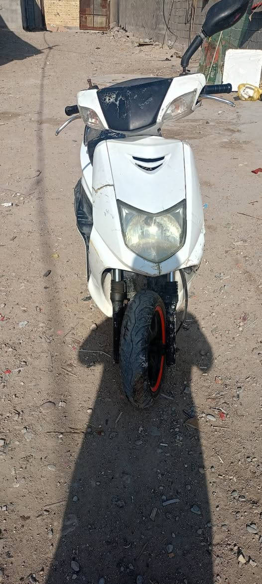 دراجه نوع سكنس 110 نثيه للبيع طافيه كوم حديد سعرها 300 وبيها مجال مكاني بغداد الكماليه رقم الهاتف ‏‪0770 183 4870‬‏
