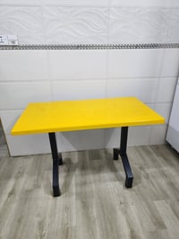 ميز طعام • طاولة سفرة