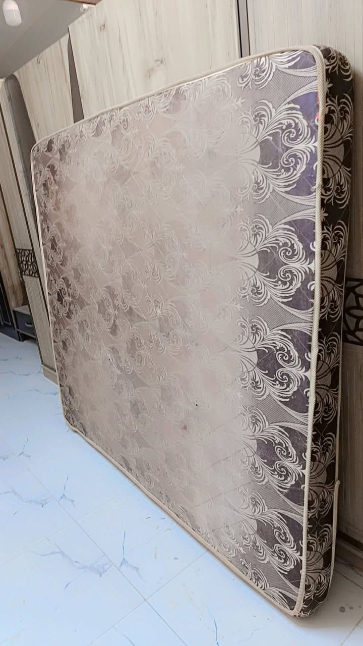 غرفه 8 قطع فول نضافه وياها دوشك هديه السعر 700 مكانه حي رحمه توصيل مجاني 
داخل النجف


**إذا كنت صاحب هذا الإعلان وتريد حذفه لأي سبب، رجاءا أرسل رسالة إلى الدعم الفني**