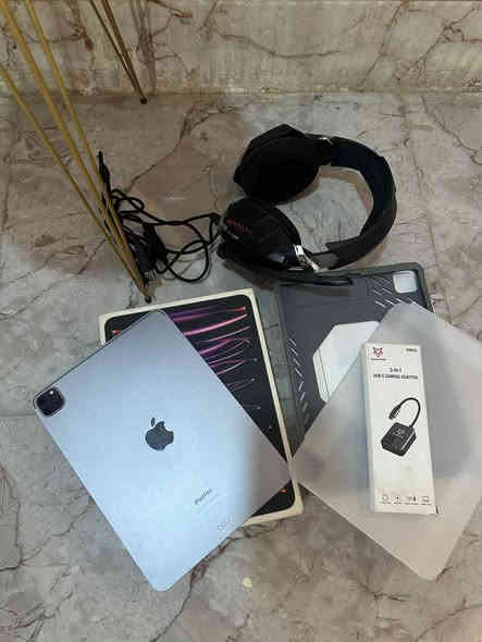 أيباد برو حجم 11 انج m2
اصدار الايباد 2023 نضافه الجهاز ١٠٠٪ يعني شخط مابي 
الجهاز جديد ونضيف لا داخل صيانه ولا مفتوح ولا ملعوب بي ع الفحص وين ميعجبك افحص مشحون 160 مره البطاريه 99٪ الذاكره 256 ببجي 120 فريم كامل 
السعر 675 المكان الحله فقط بيع بدون مراوس 
بي فقط فطور ب الكلاسه مماثره ابد مأشره بالصوره ضمان 3 ايام اي مشكله بي يرجع غراضه كامله كارتون وشاحن وكيبل ولاسق وكفر كيمنك مال العاب خاص وسماعه وادابتر شرط اصليات كل هذني وي الايباد
***********
