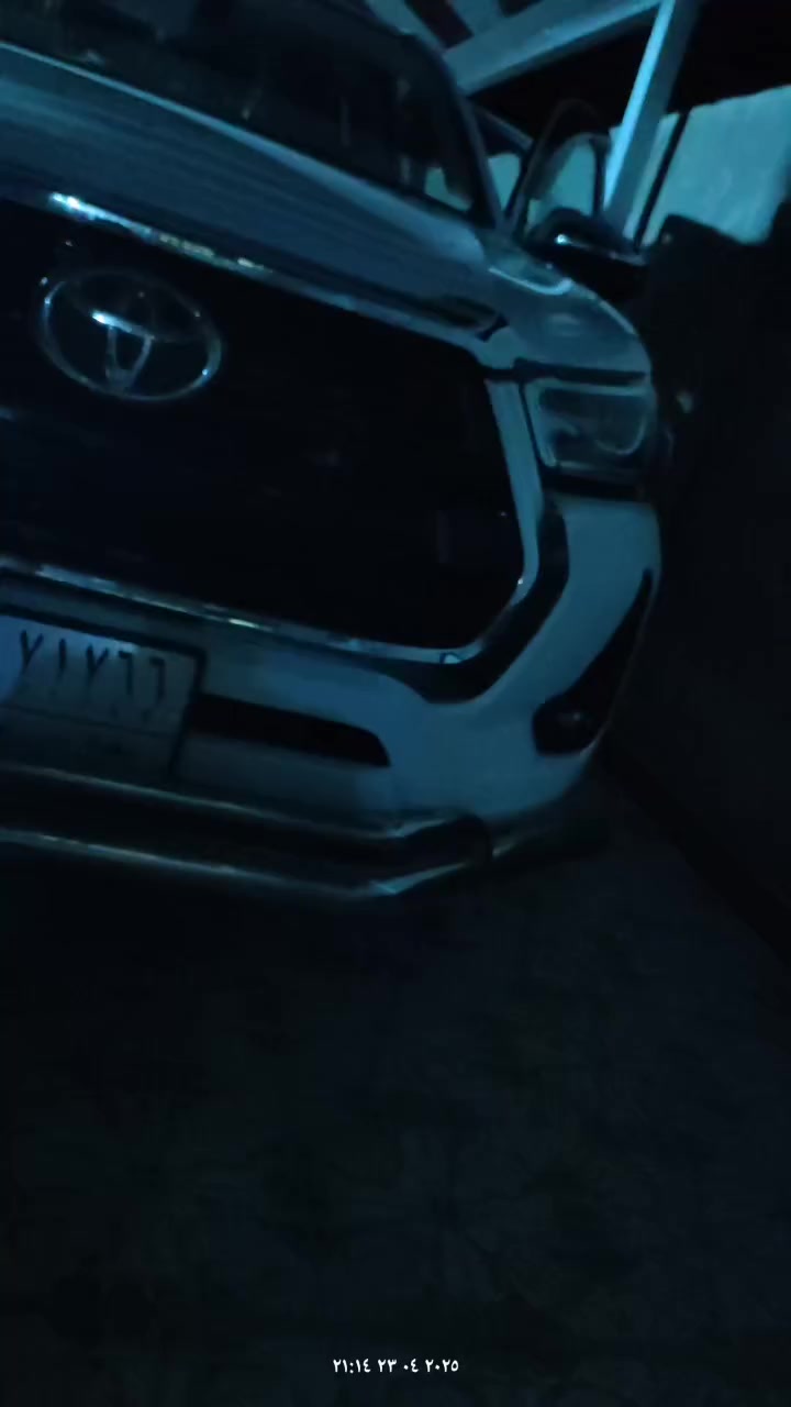 السلام عليكم 
ها يلوكس ساز 
موديل ٢٢
مكفولة كفاله عامه من كلشي بعده بالباكيت 
ماشيه ٤٠ ألف 
رقم بغداد باسمي المكان الصويره 
السعر ٣٤٠
***********
