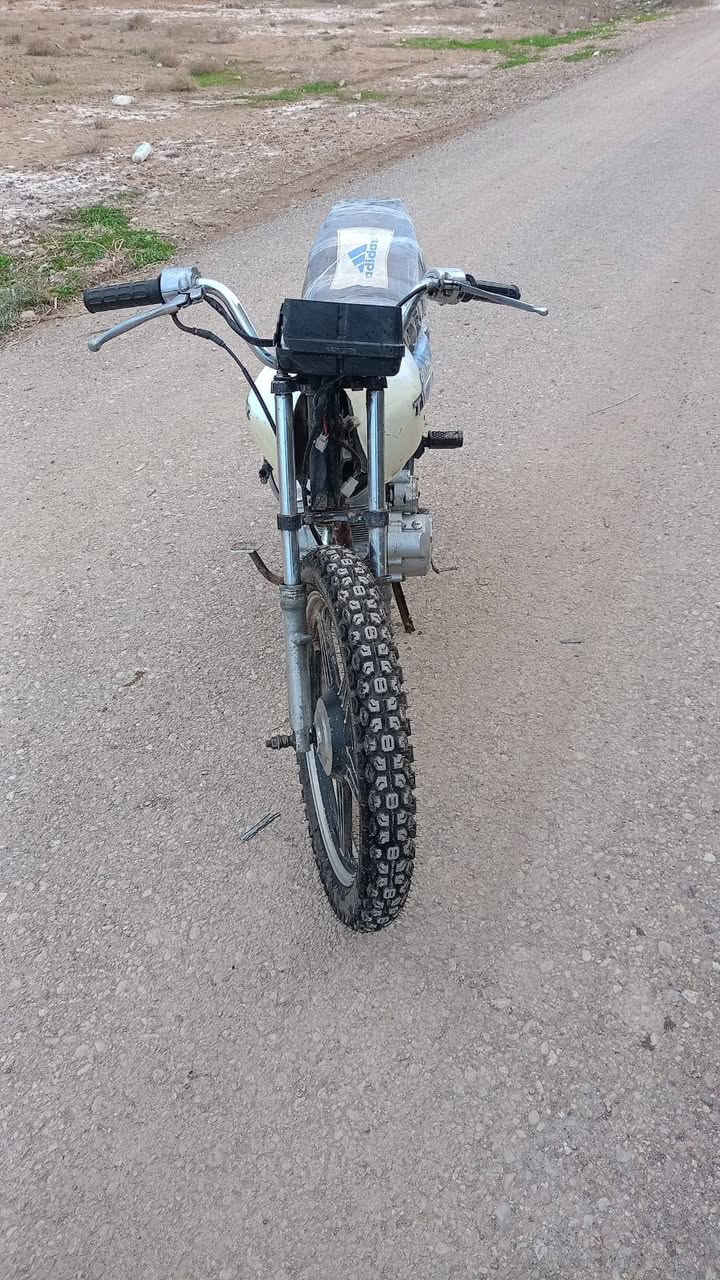 دراجه 5 كير موديل 20 اي نقص مابيه مكينه مجفته 250 وبيه مجال العنوان غالبيه  سيف سعد ***********
