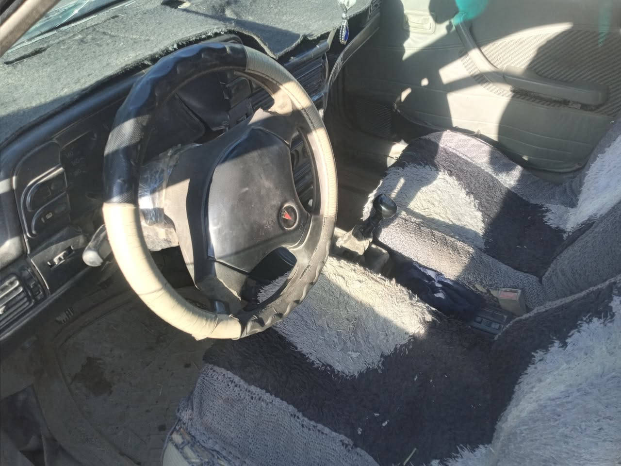 سلام عليكم  سيارة دايو لمنس للبيع موديل 92 سنويه نافذة كير خير من الله نضيف بس محرك بي تبخير وصرف يعني يرادله رنكات  صدر تعبان  تايرات نضيفه
سيارة  شغاله يعني مو طافيه بس بيها تبخير اروح واجي للفلوجه بيها   
كير عادي  كشرها زين بي خياسات من جوة 
كهربائيات شغاله نواقص بسيطه رقم الماني وراعيها موجود سنويه كارتونيه نافذة 
ماعليها لا غرامات ولا سرقات وراعيها موجود شوكت تيد يحول  
السعر 10 ورقه  المكان الفلوجه النساف البعلوان 
 ورجا لا احد  يجي  ويعامل ويروح شراي اتصل مو شراي الله وياك 
رقم ***********
