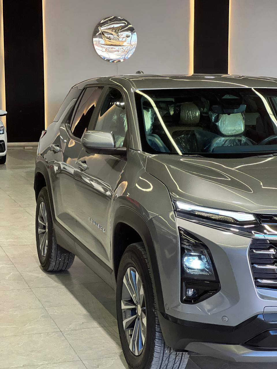 بسم الله ما شاء الله توكلنا على بركة الله.
#🇮🇶 
______________________________________
#اعلان_بيع_سيارة
🔷السيارة : شوفرليت ايكونوكس LT
🔷سنة الصنع :2025
🔷اللوحة : بغداد
🔶السعر :220 ورقة
🔷الضرر : تبديل بنيد نفس اللون بلادي وتعديل طرف الجاملغ بارد. (صور الضرر مرفقة بالاعلان)
🔷ضرر الايرباك : ستيرن ودشبول.
🔷رقم الشاصي : 3GNAXHEG8SL109243
______________________________________
🔷المواصفات:
🔹حجم المحرك 4 سلندر 1.5L 
🔹عداد المسافة7  ميل 
🔹رادار امامي وجانبي وخلفي
🔹تنبيه الخروج عن المسار
🔹حساسات خلفية
🔹كراسي مخمل. 
🔹كرسي السايق كهرباء. 
🔹تدفئة الكراسي الامامية
🔹اوتو ستوب
🔹دفع رباعي AWD
🔹ويل كب حجم 18 انج مع اطارات بحالة جيدة
🔹وضعيات قيادة
🔹لايتات LED بالكامل
🔹شاشه تحكم بالايعازات
🔹كامرات محيطية 360 درجة. (5) كامرات. 
🔹بصمة ابواب وتشغيل وتشغيل عن بعد
🔹مع باقي المواصفات الاعتيادية
——————————————————*********** —————
