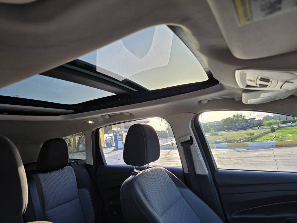 فۆرد ئیسکەیپ 2017 
گئڕو مەکینەی بەشەرت سپانەی بەرنەکەتوە
مەکینەی 15 ی تۆربۆ لۆک 

تەنها یەک پارچەی سبوغە بئ ناوگرتن ئیرباگ تەقین 
مۆسەفات فول فول 
 
سەنەی هەزەی تازەیە بەناو خۆمەوەیە 
تەنهنا 70 میل ڕۆیشتوە

نرخی 112 گەڵاو مجال 
شوئن : چوارقورنە
ژمارە موبایل: *********** رانية, السليمانية
