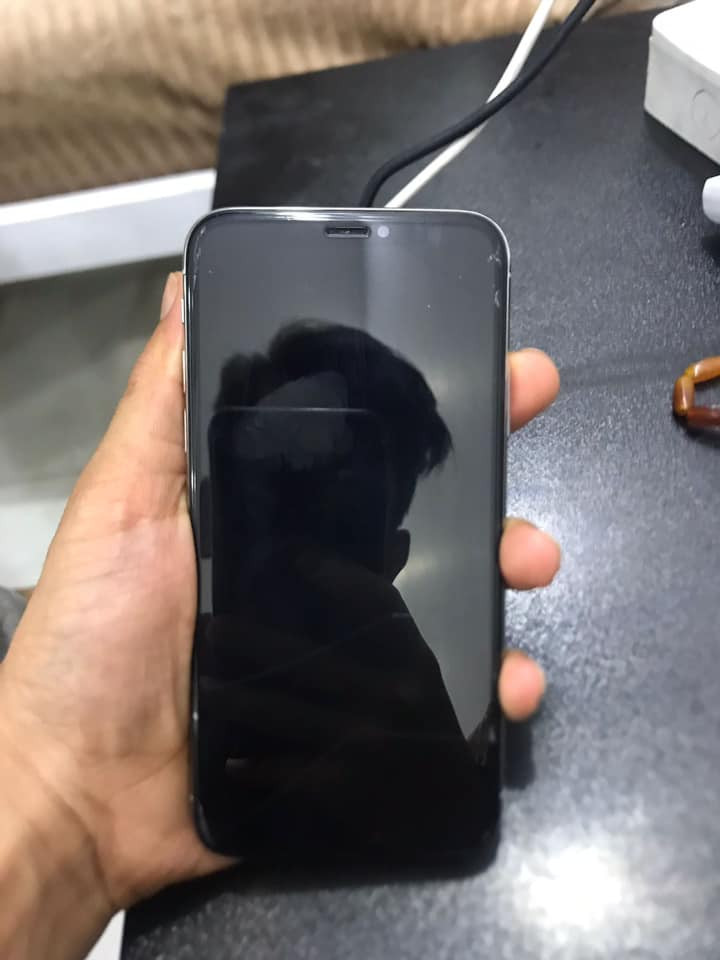 السلام عليكم ايفون x للبيع ذاكرة 256مبدل شاشة وبطاريه اصليات وهاذي لزگه الي بالضهر كارتون موجود ويا السعر 145وبي مجال مكاني ابي الخصيب وتوصيل موجود هم *********** للتواصل واتساب فقط
