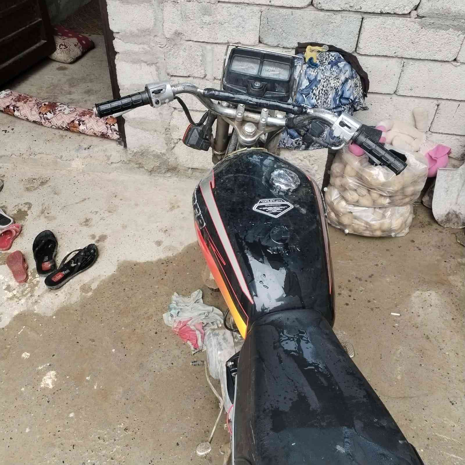 السلام عليكم اخون ماطور تايكر للبيع يشتغل بس انرادله تعميره السعر 200وبيه مجال حك الجيه شراي اتصل ***********بيه واتساب
