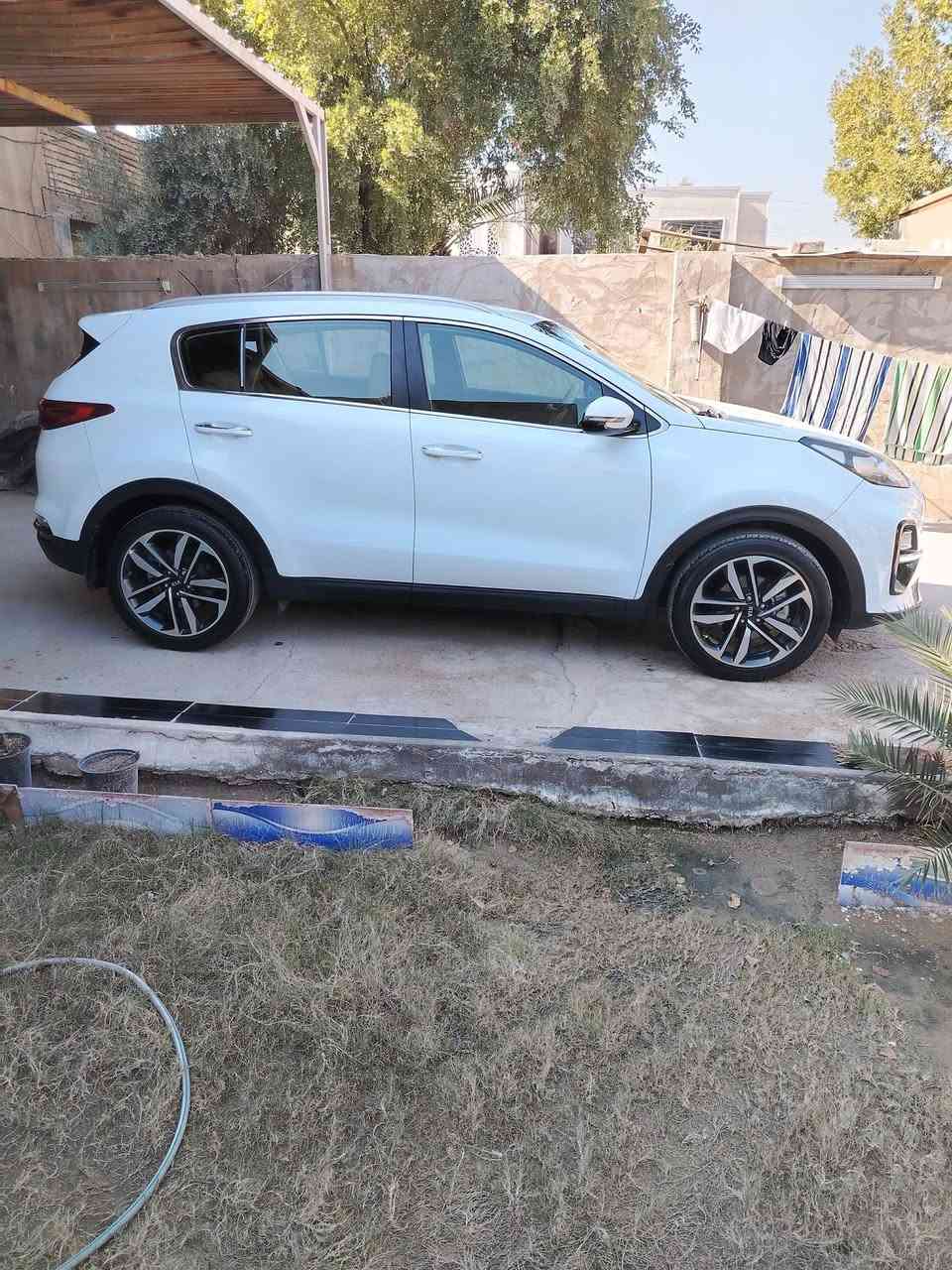 للبيع كيا سبورتج موديل2020 ماشيه  73 حقيقي السياره لا بارد ولا صبغ مواصفات
حساس خلفي امامي
تبريد قطعتين
تحكم جهتين
مري شفط
خمسه ويل كب
للتواصل*********** بغداد الشعب
