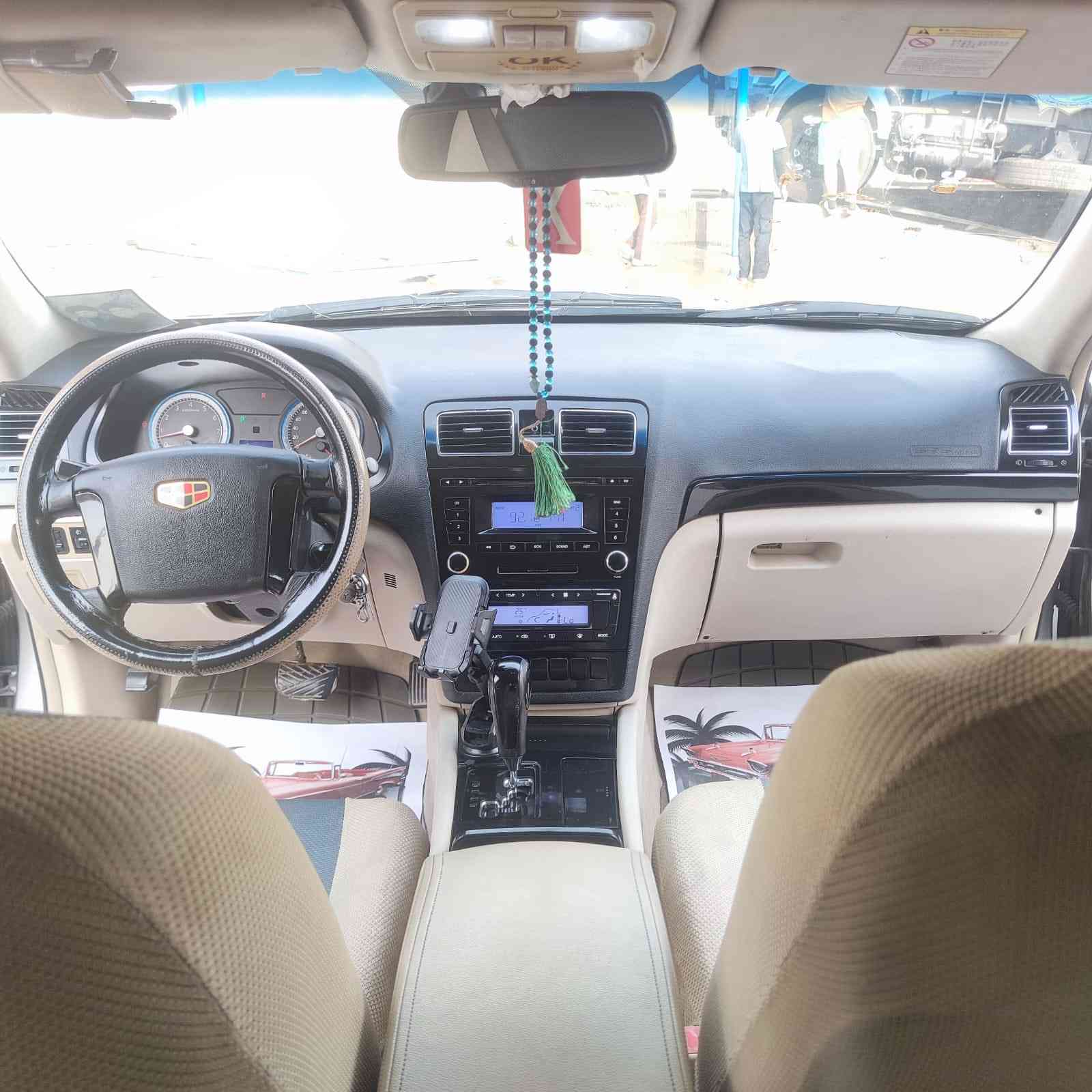 سلام عليكم ام كراند c8 سياره موديل 2013 كير مكينه مكفولات لانسر حجم 2000 نقصها مشط وجكمجه مصبوغه عام اثر جراد ونزلت صورتها قبل الصبغ بيها بلجنطه وخياسات بسيطه السعر 62 بيها مجال بسيط بااسمي ورقم نكليزي مو الماني بدلته *********** واذا اكو مراوس بااقل من سعرها
