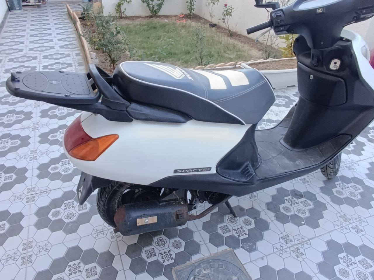 سبيسي ياباني دراجه فول نضافه شلعه اتخبلل مكينه ناعمه وسلف هندر كهربائيات كامله من كلشي دراجه نفس بل صوره كفرات اصليه بس الكفررر اليسره بي فطررر فقطططططط مكينه مبدل ولفات فقط تجي تشغل وتشوف بعينك مبينه ذيج هيه سعره 700 وبيه مجال عوزه بس واقيه مال صالنصه فقط رقمي
***********
