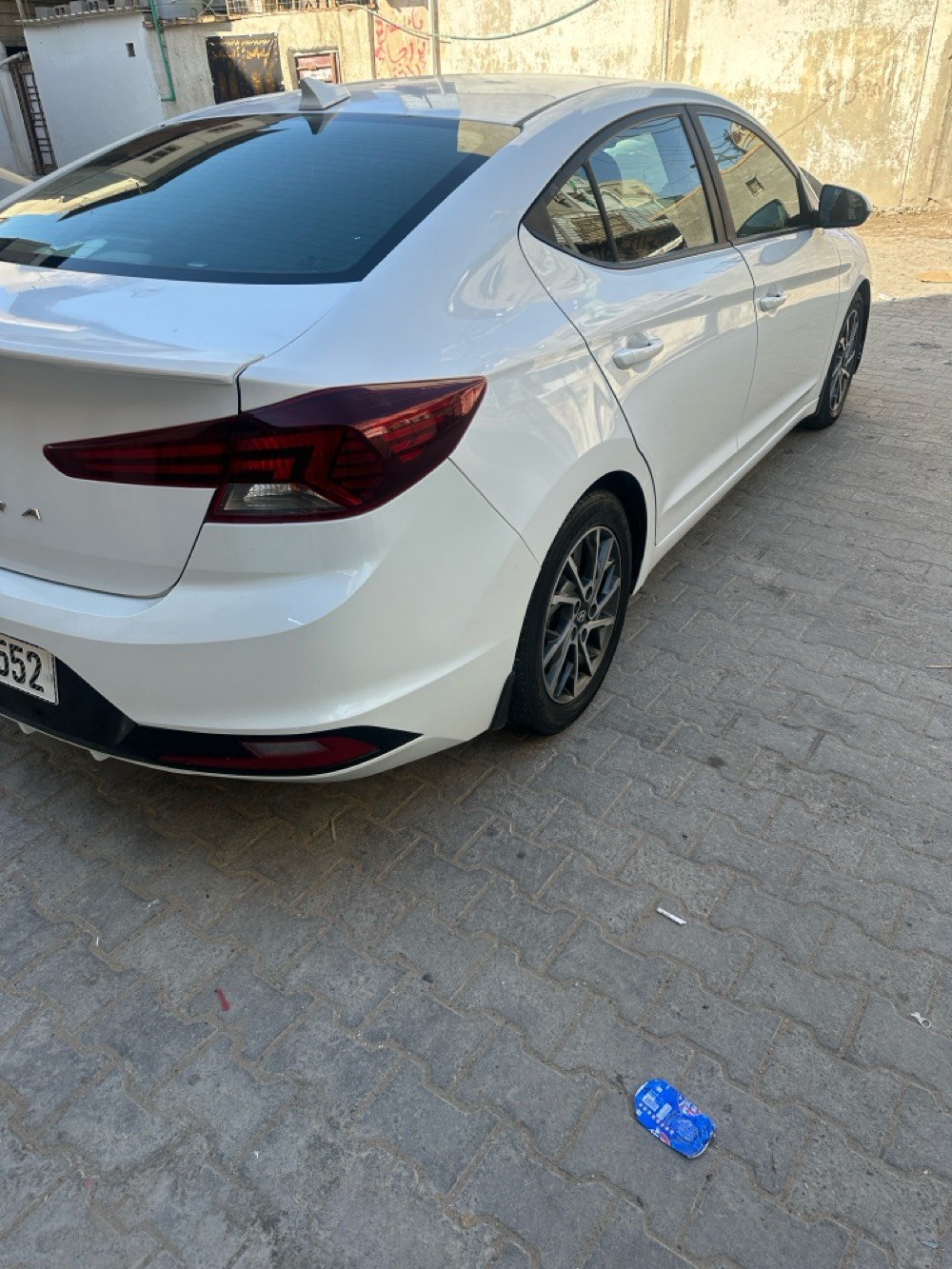 النتره 2019 حره رقم بصره باسمي سنويه ورقم جديد مكينه 2000 كير اي تي تقرير غرق السعر 133 للاستفسار ***********
كم العداد الحقيقي مالها؟ وهل المكينه والكير شغالين تمام بدون رجّة أو تهريب أو لمبة فحص؟: 
970000
وين مكان السيارة هسه بالبصرة بالضبط؟ وهل تقبل فحص وتجربة قبل البيع؟: 
البصره الموفقيه
السعر 133 نهائي لو بيه مجال بسيط، وشنو شروط التحويل/التنازل؟: 
133