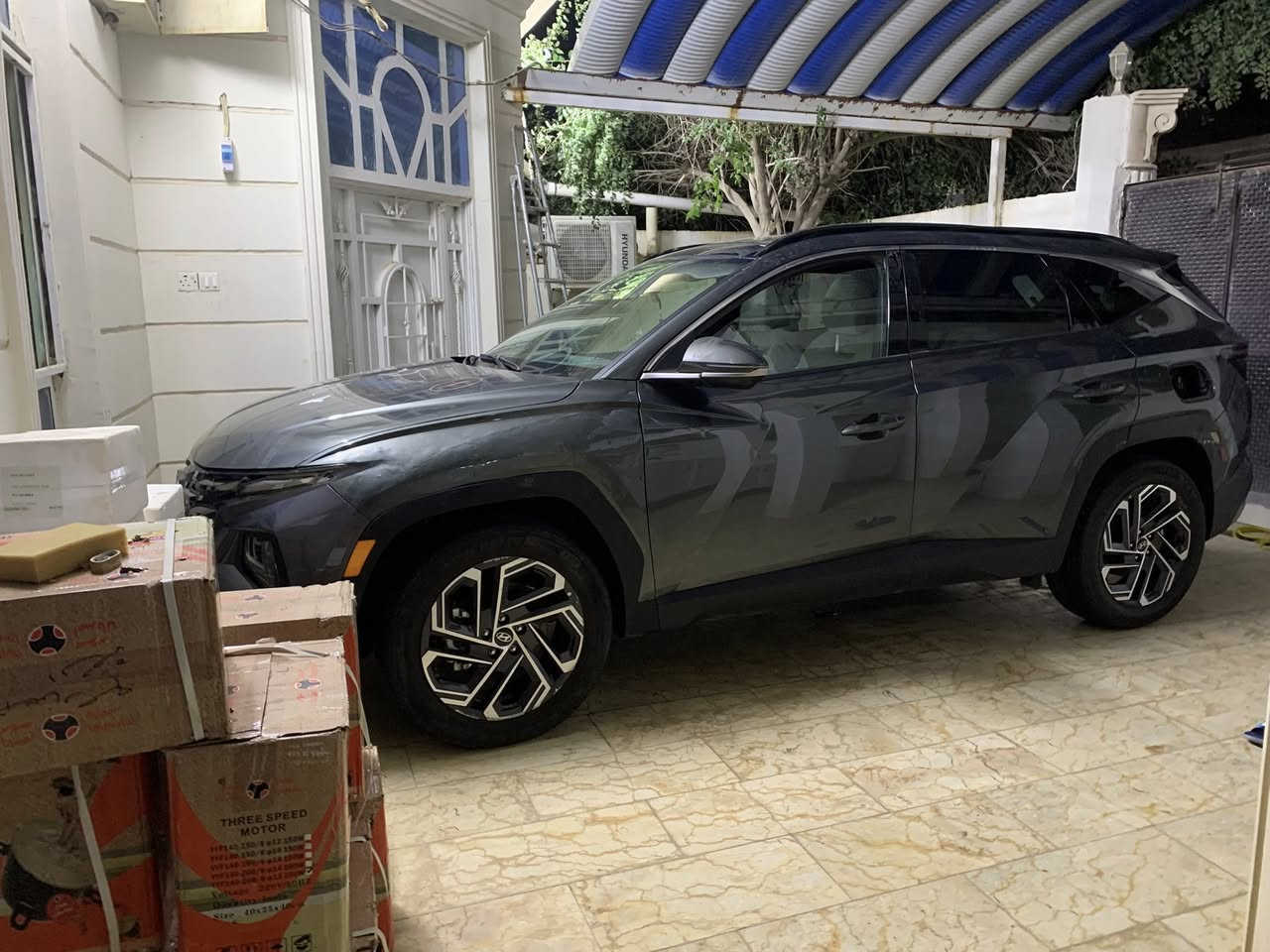 توسان ٢٠٢٥
هايبرد 
فول موصفات اعلى فئه 
بانورما 
جلد 
تحكم كهرباء 
شاشه دجتل
جلد ابيض كهرباء ب الكامل 
بدون صبغ فقط بارد وتكحيل قليل 
ماشيه ٦ الاف 
ايرباكات سليم فقط البردات
 السعر ٢٥٠ وبيه مجال  اي استسفسار ع الخاص 
او الاتصال ب الرقم 
***********
