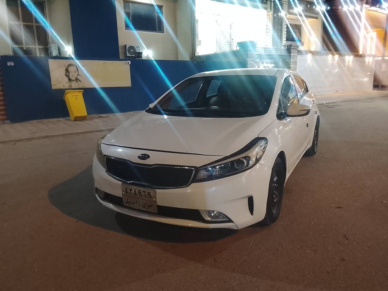 كيا سيراتو 
موديل 2017 سياره جاهزه 
محرك 600 السياره والبيعه ملاحظات بسيطه يعني بس الهلالات صبغ الوراء سياره جاهزه وحلوه كير مكينه حداديه تبريد شغال كله جاهزه سياره رقم سياره شعر بالمري كمات بالستيرن السياره جاهزه على خير معروضه للبيع ***********
