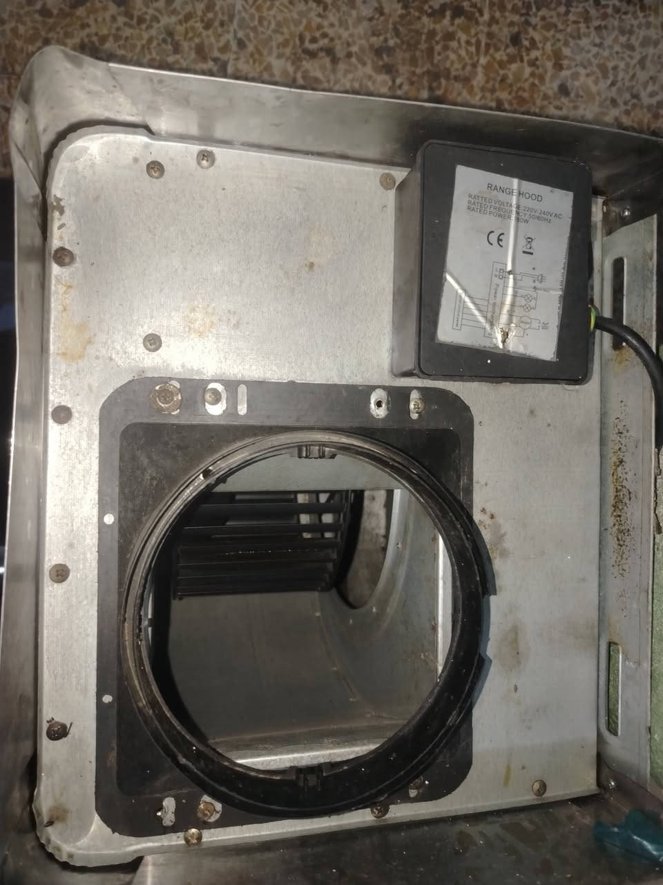 سلام وعليكم ساحبه مطبخ للبيع لسعر 25 الف ***********
